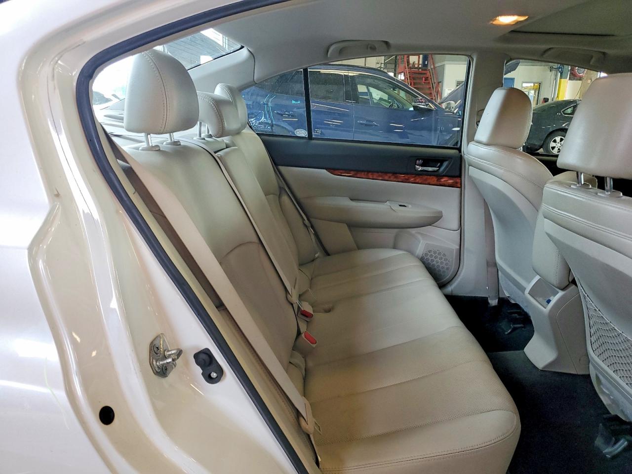 2011 Subaru Legacy 2.5i Limited White vin: 4S3BMBK60B3253704