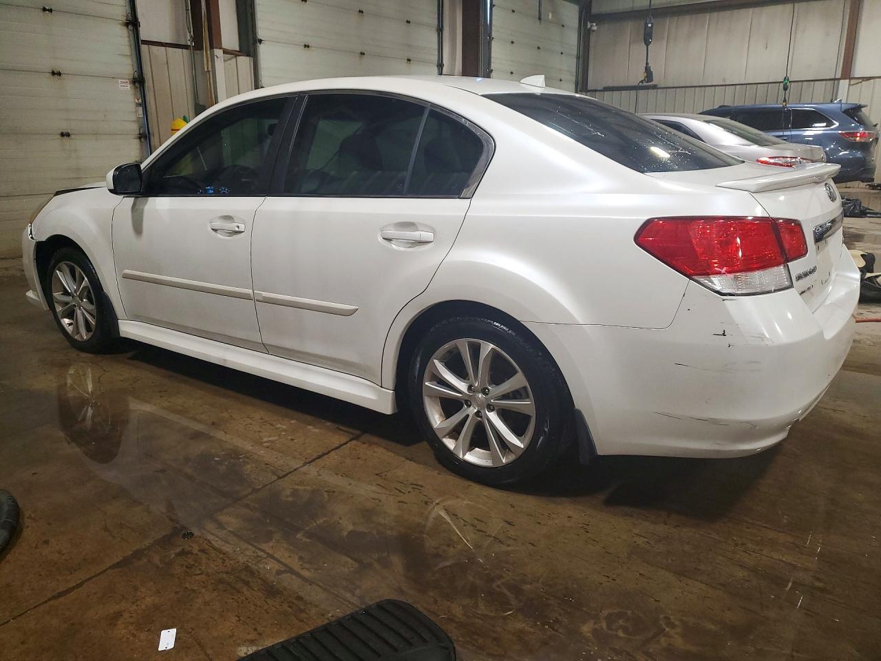 2013 Subaru Legacy 2.5i Limited Белый vin: 4S3BMBK60D3020585