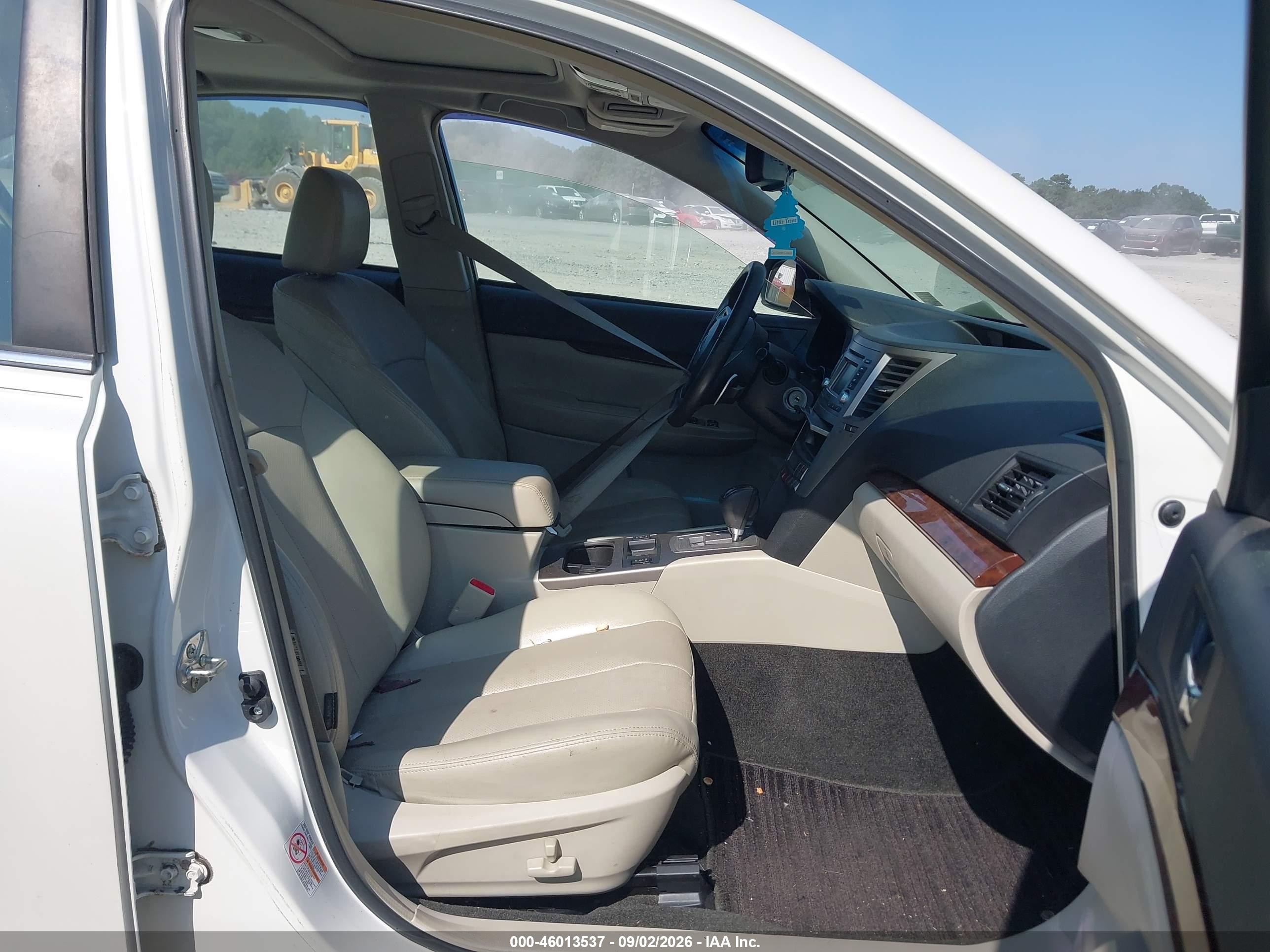 2013 Subaru Legacy 2.5i Limited White vin: 4S3BMBK60D3022787