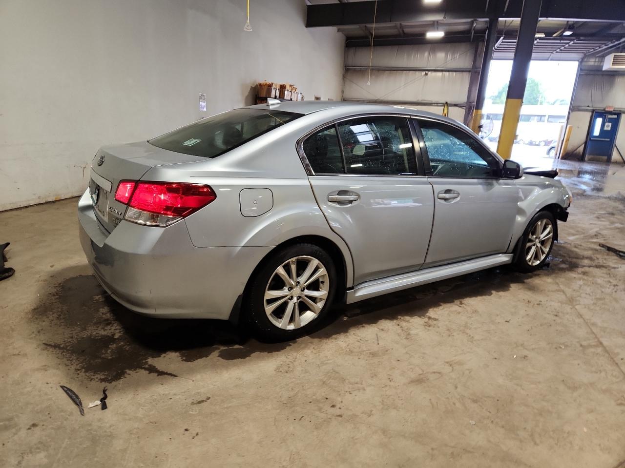 2013 Subaru Legacy 2.5i Limited Белый vin: 4S3BMBK61D3021955