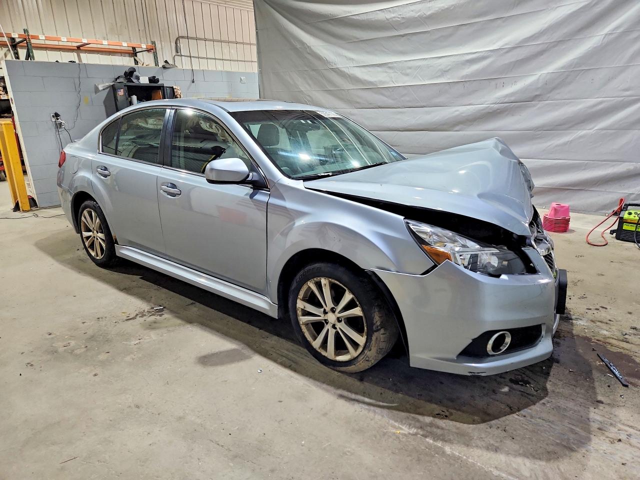 2013 Subaru Legacy 2.5i Limited Silver vin: 4S3BMBK61D3022796