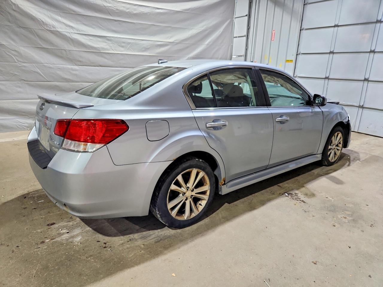2013 Subaru Legacy 2.5i Limited Silver vin: 4S3BMBK61D3022796