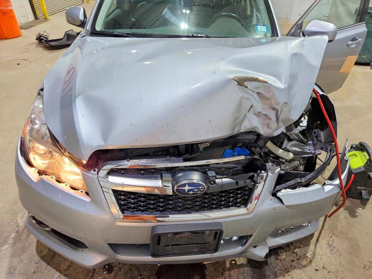2013 Subaru Legacy 2.5i Limited Silver vin: 4S3BMBK61D3022796