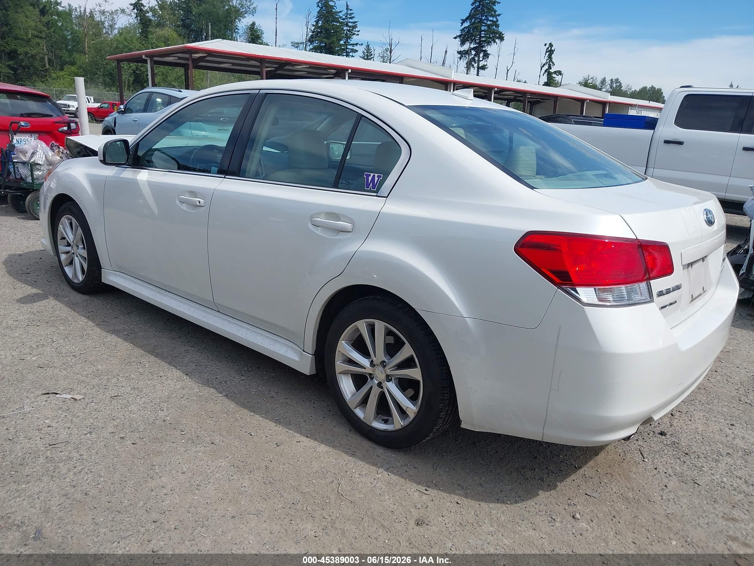 2013 Subaru Legacy 2.5i Limited White vin: 4S3BMBK61D3048606