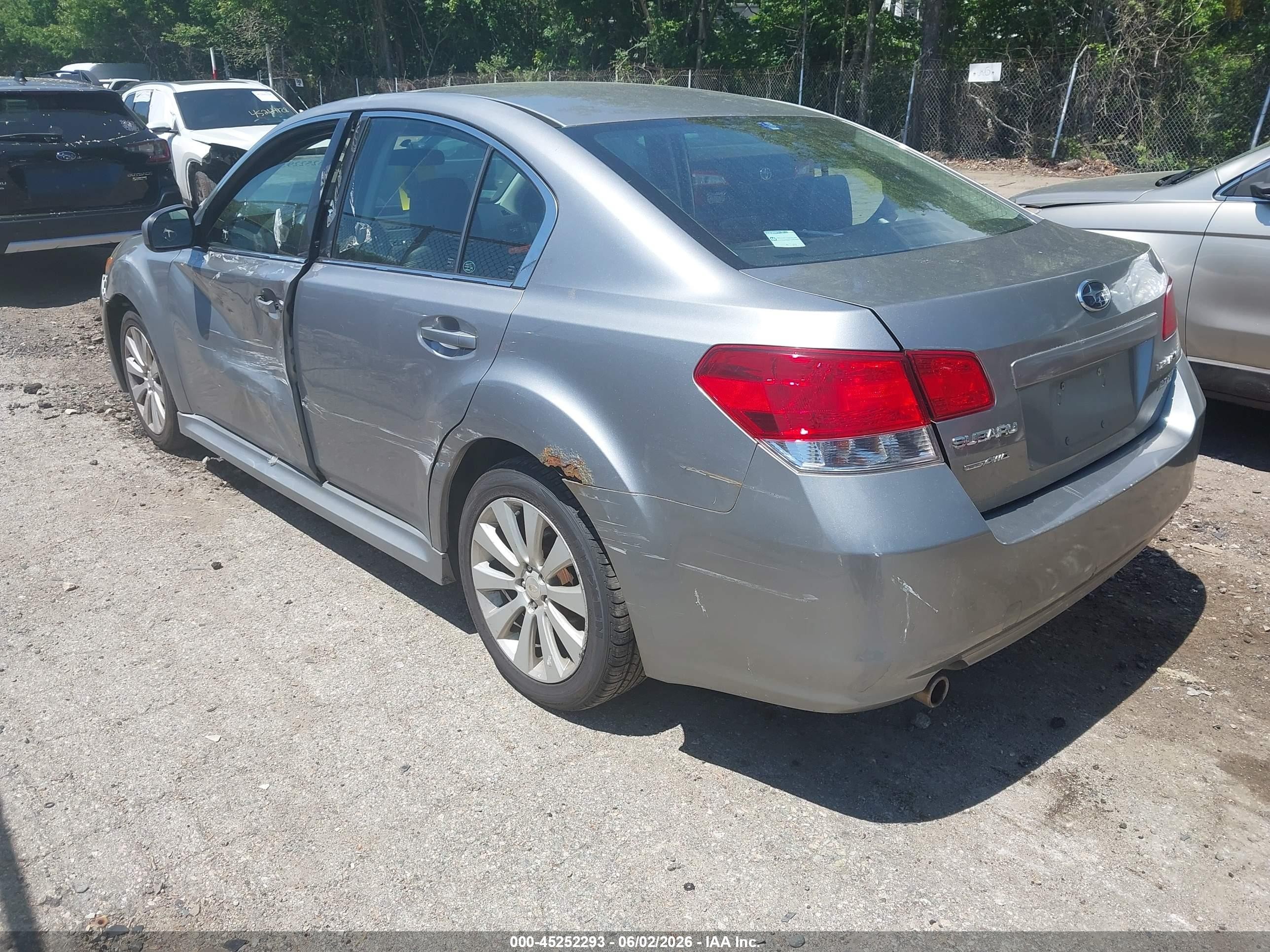 2010 Subaru Legacy 2.5i Limited Silver vin: 4S3BMBK62A3227684