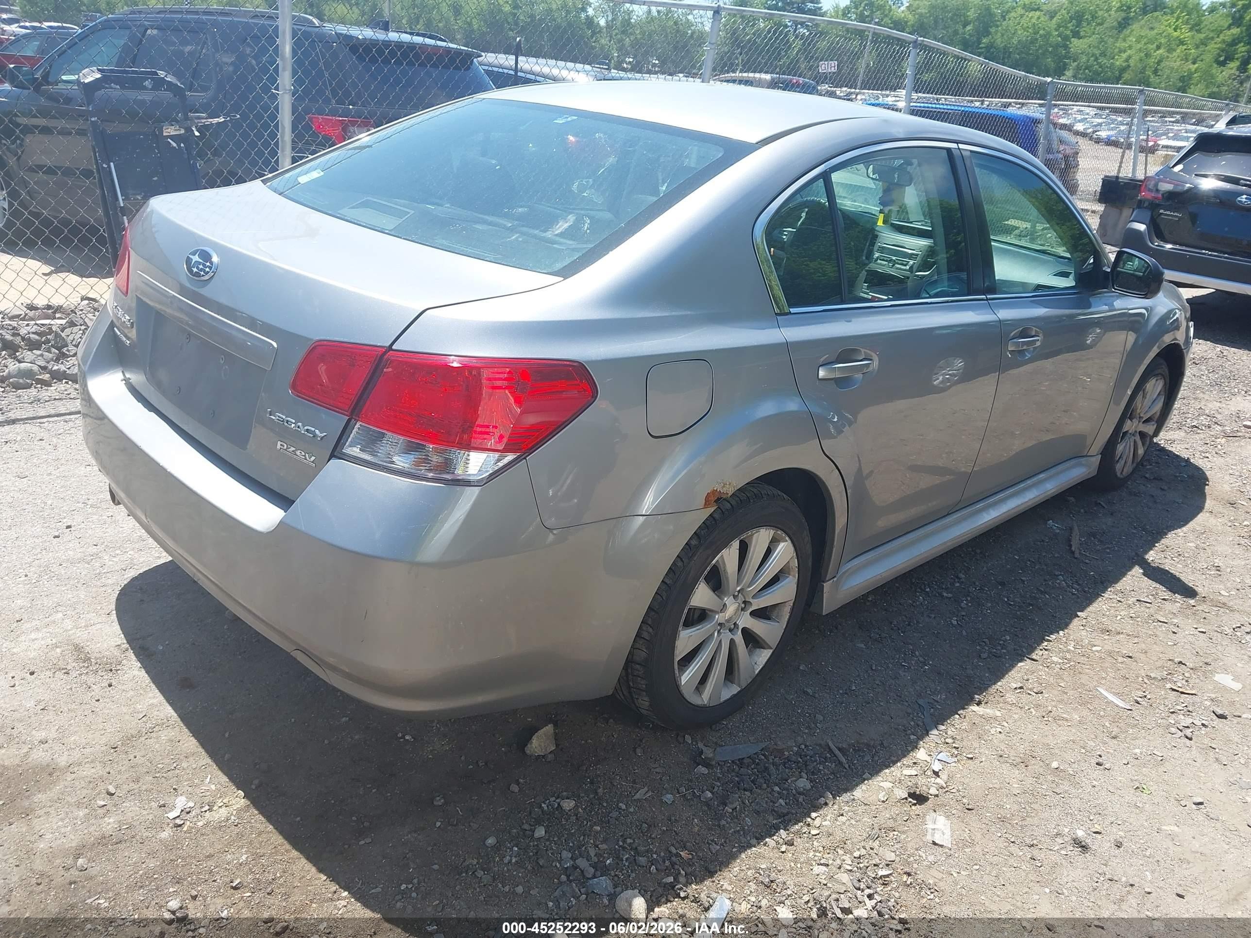 2010 Subaru Legacy 2.5i Limited Silver vin: 4S3BMBK62A3227684