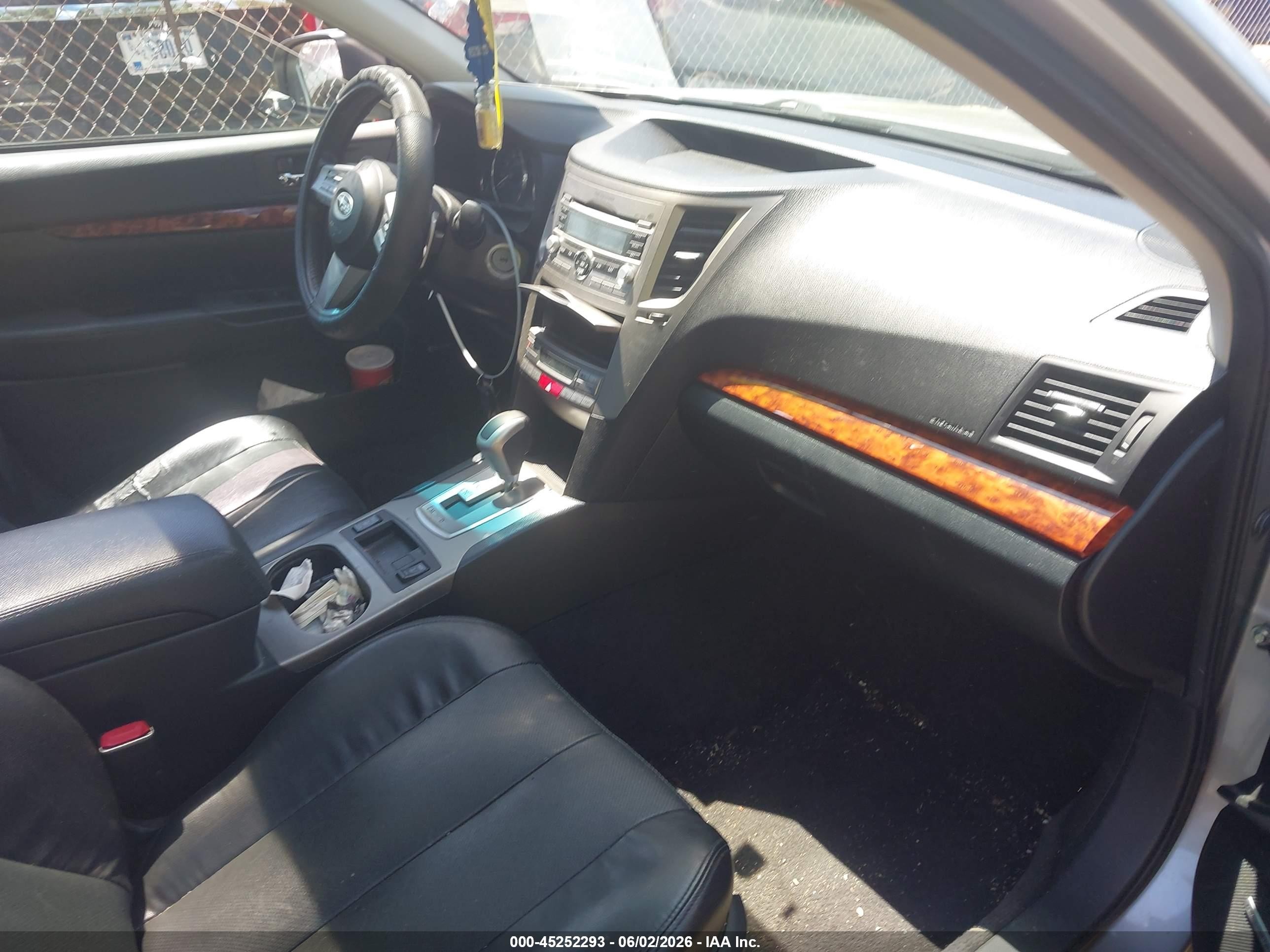 2010 Subaru Legacy 2.5i Limited Silver vin: 4S3BMBK62A3227684
