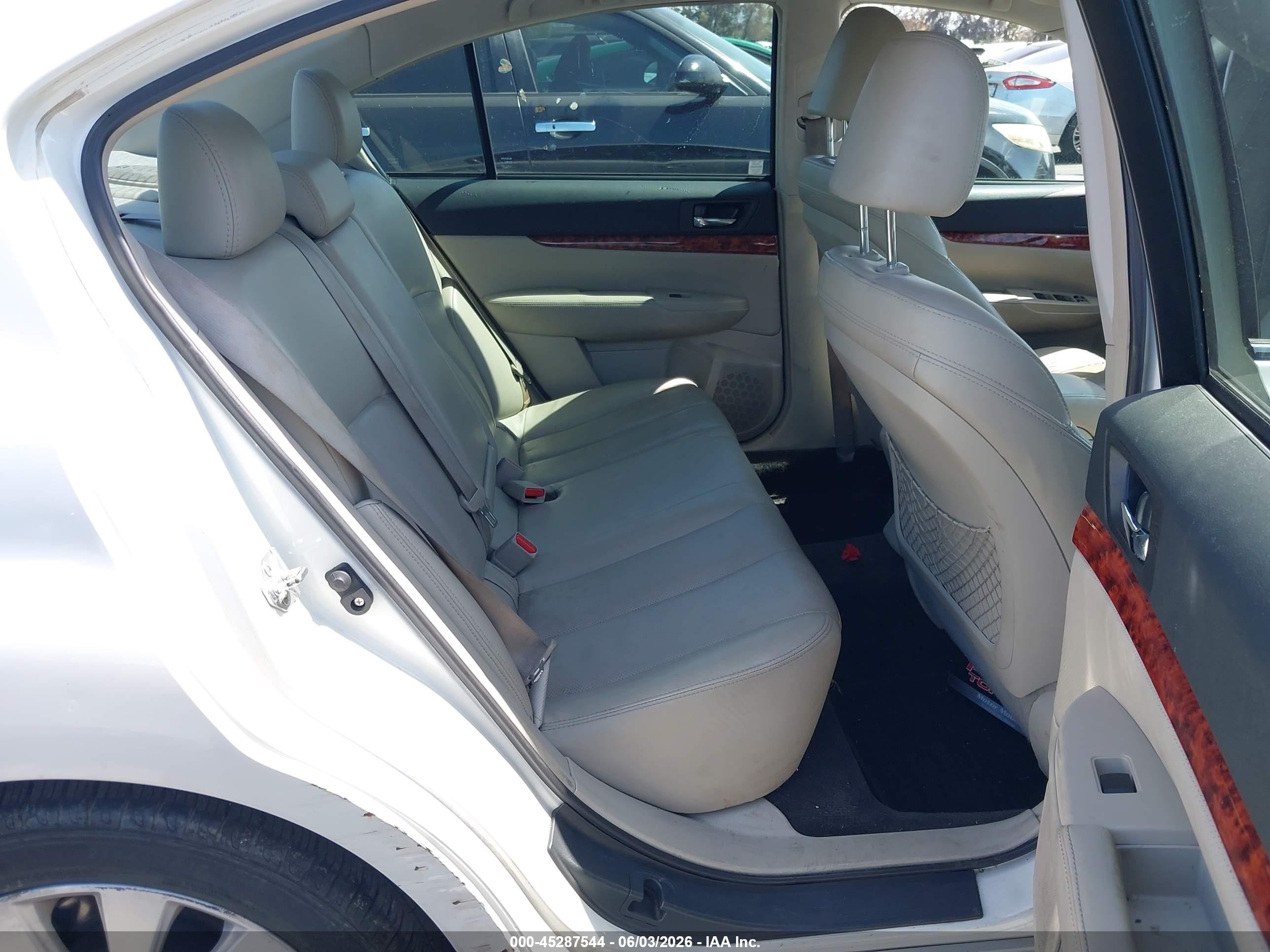 2011 Subaru Legacy 2.5i Limited White vin: 4S3BMBK62B3256331