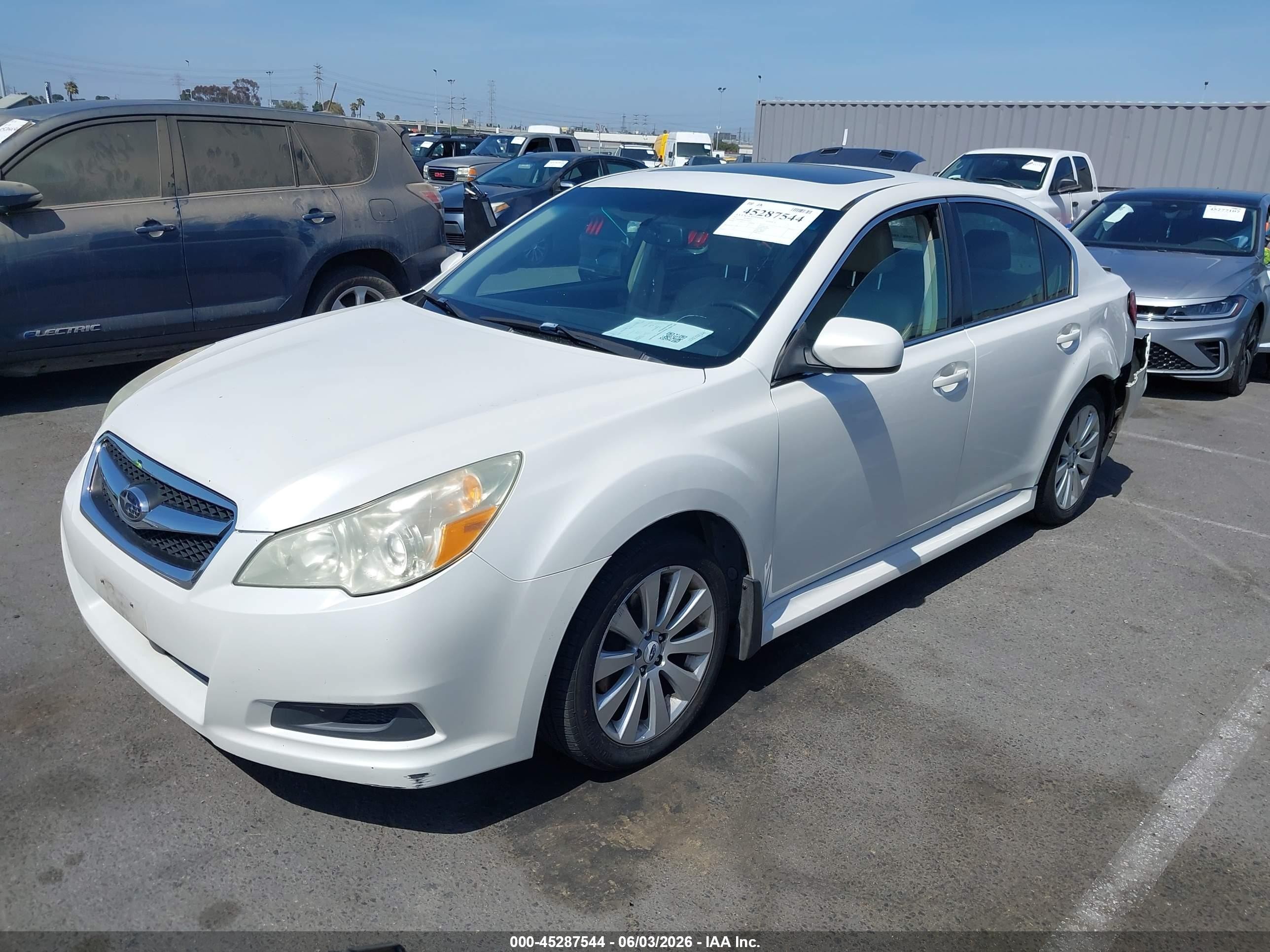 2011 Subaru Legacy 2.5i Limited White vin: 4S3BMBK62B3256331