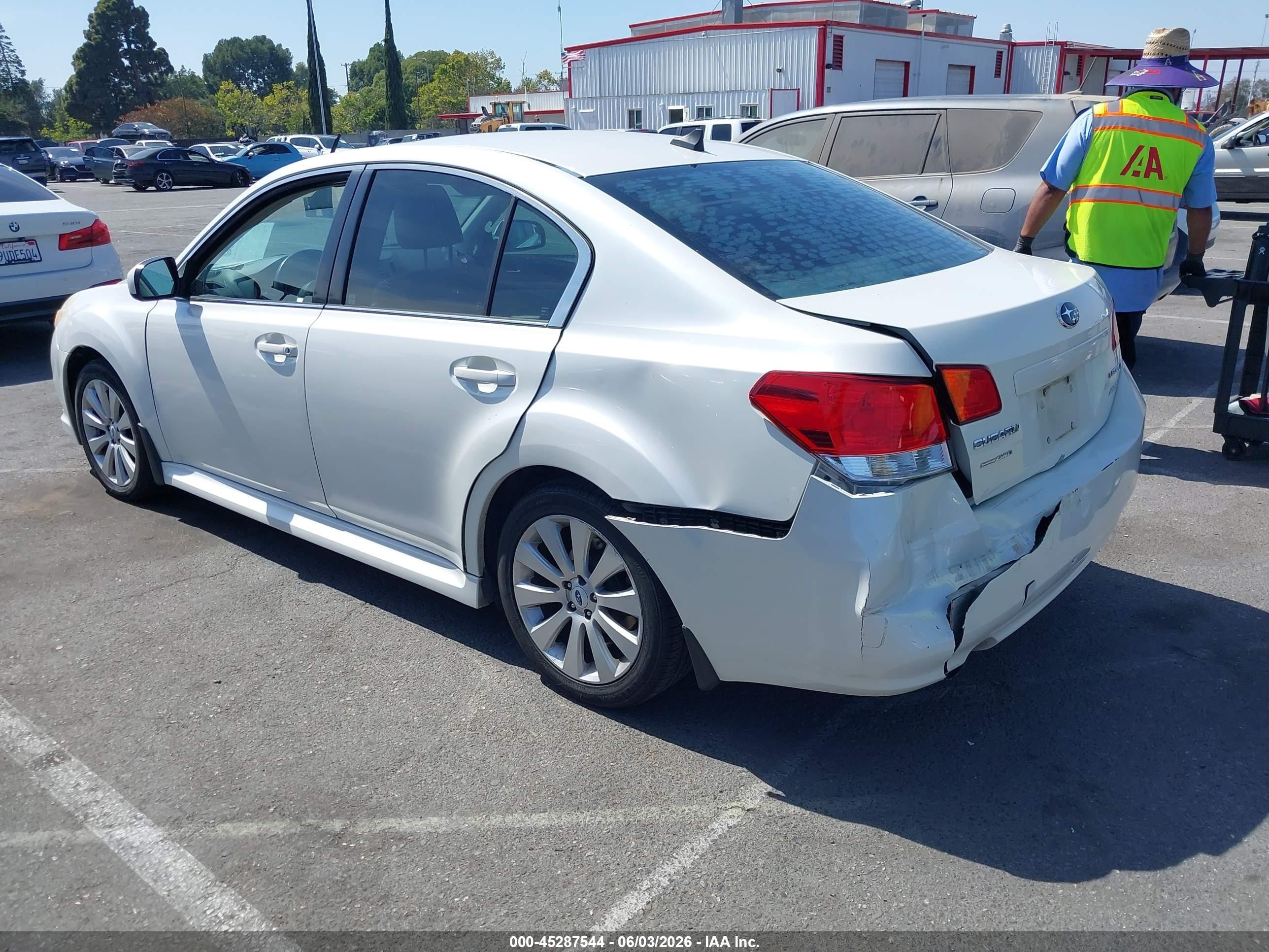 2011 Subaru Legacy 2.5i Limited White vin: 4S3BMBK62B3256331