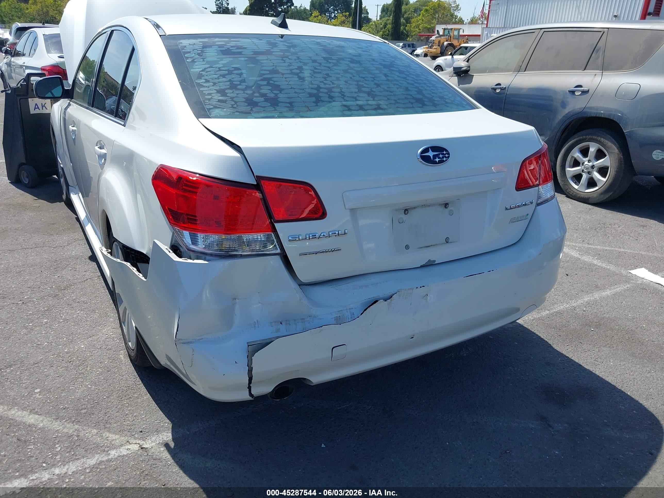 2011 Subaru Legacy 2.5i Limited White vin: 4S3BMBK62B3256331
