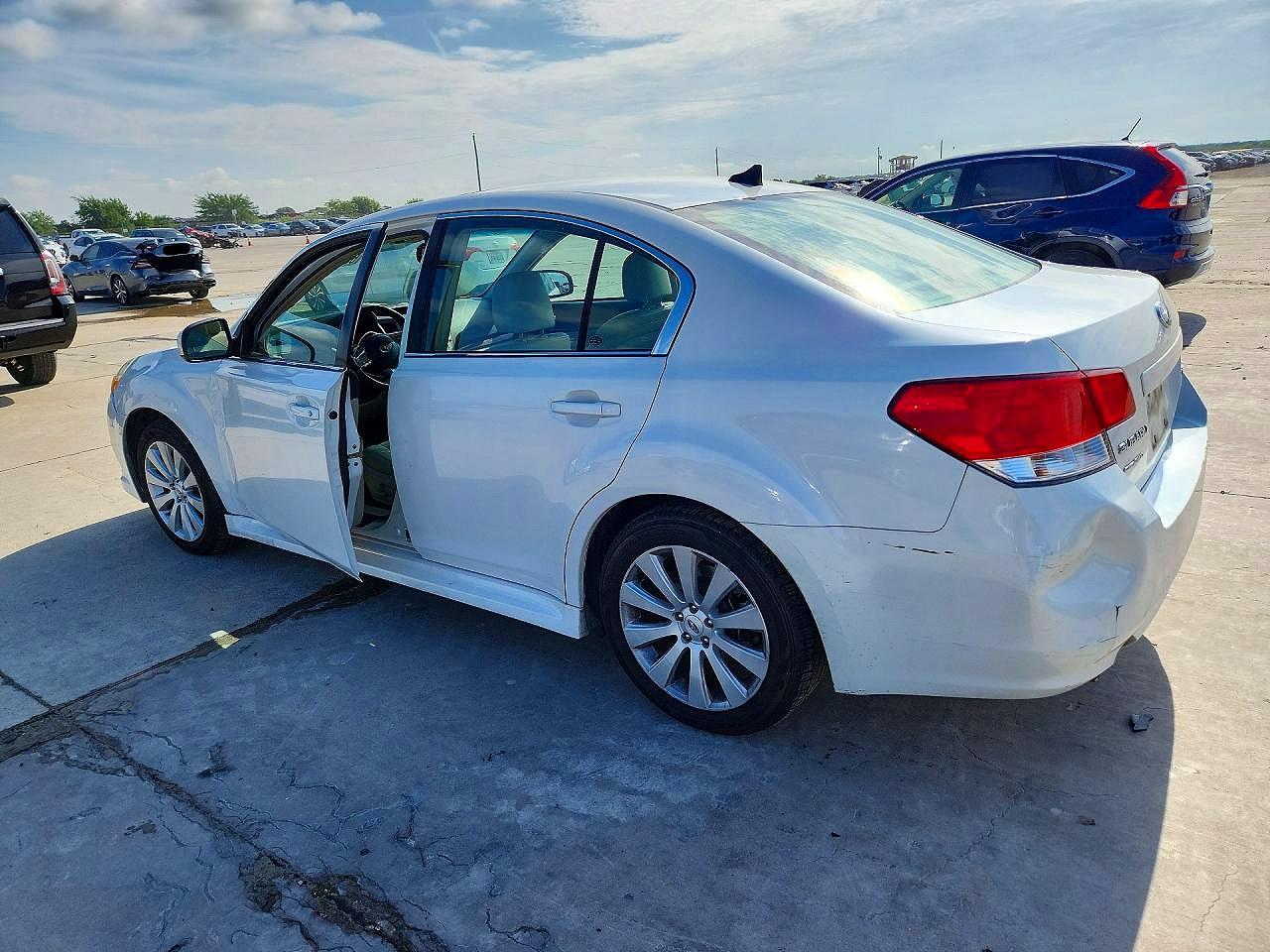 2011 Subaru Legacy 2.5i Limited White vin: 4S3BMBK62B3259195