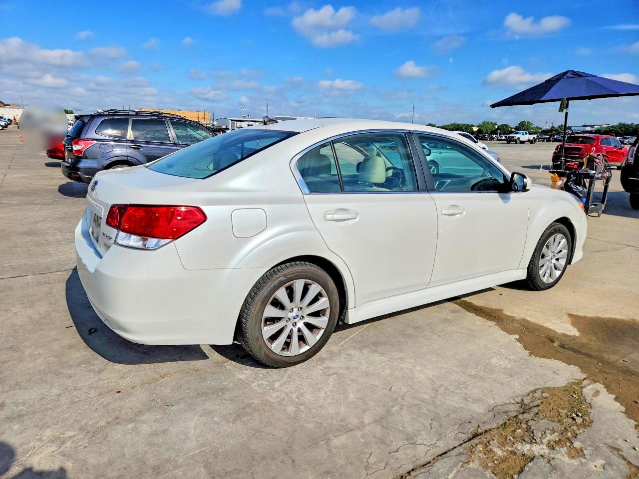 2011 Subaru Legacy 2.5i Limited White vin: 4S3BMBK62B3259195