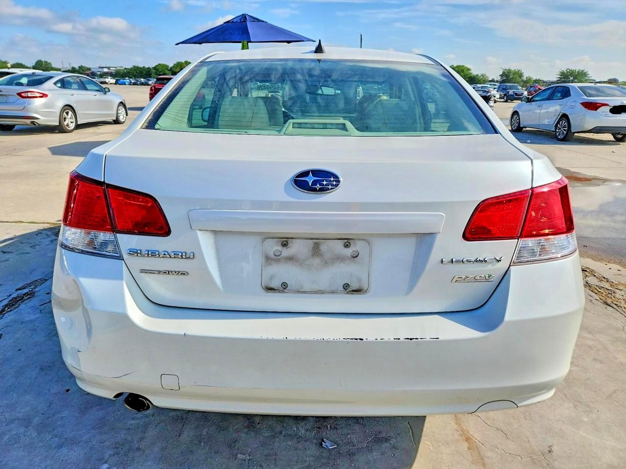 2011 Subaru Legacy 2.5i Limited White vin: 4S3BMBK62B3259195