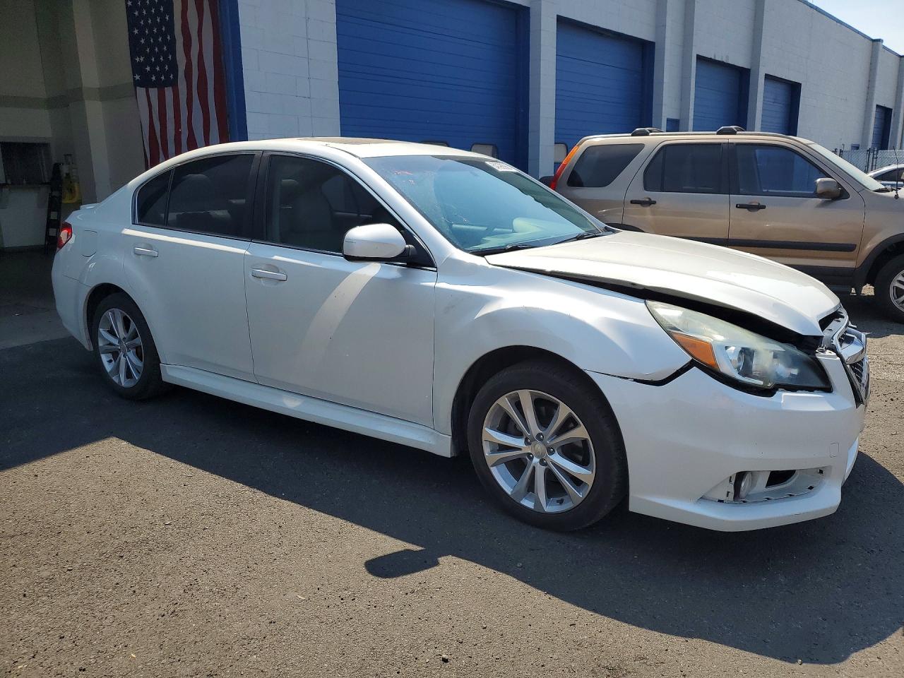 2013 Subaru Legacy 2.5i Limited White vin: 4S3BMBK62D3045696