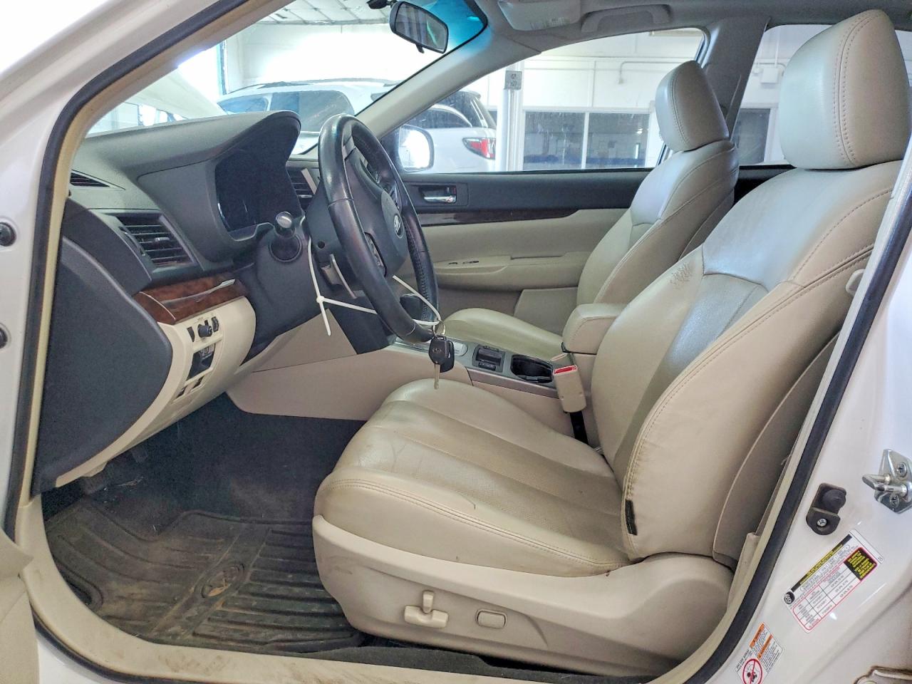 2013 Subaru Legacy 2.5i Limited White vin: 4S3BMBK62D3045696