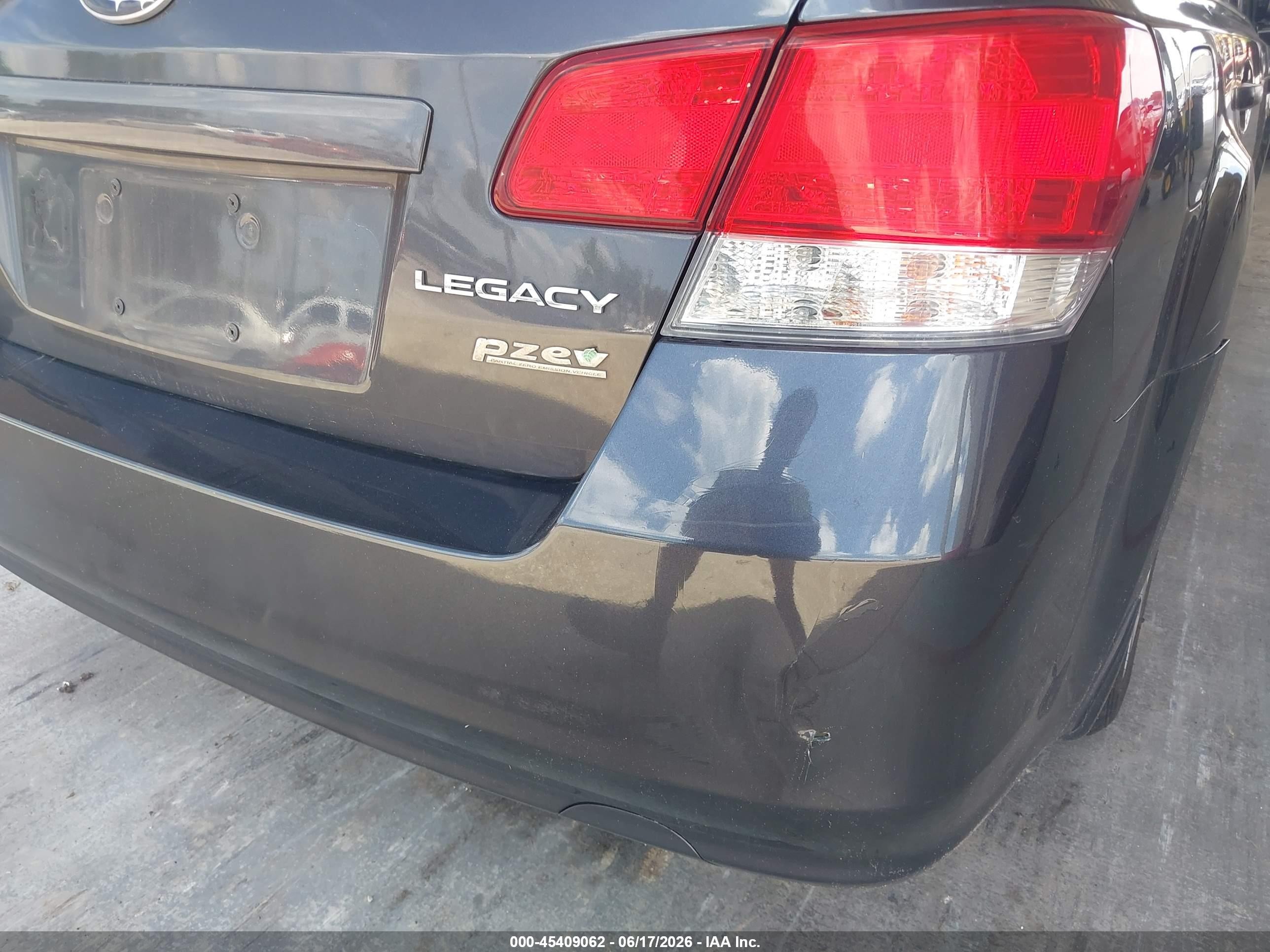 2011 Subaru Legacy 2.5i Limited Gray vin: 4S3BMBK63B3235472