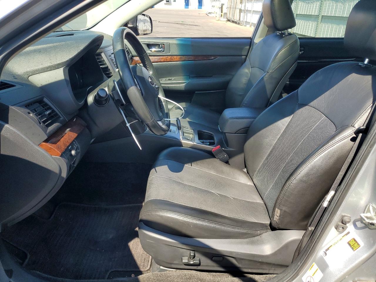 2013 Subaru Legacy 2.5i Limited Silver vin: 4S3BMBK63D3011069