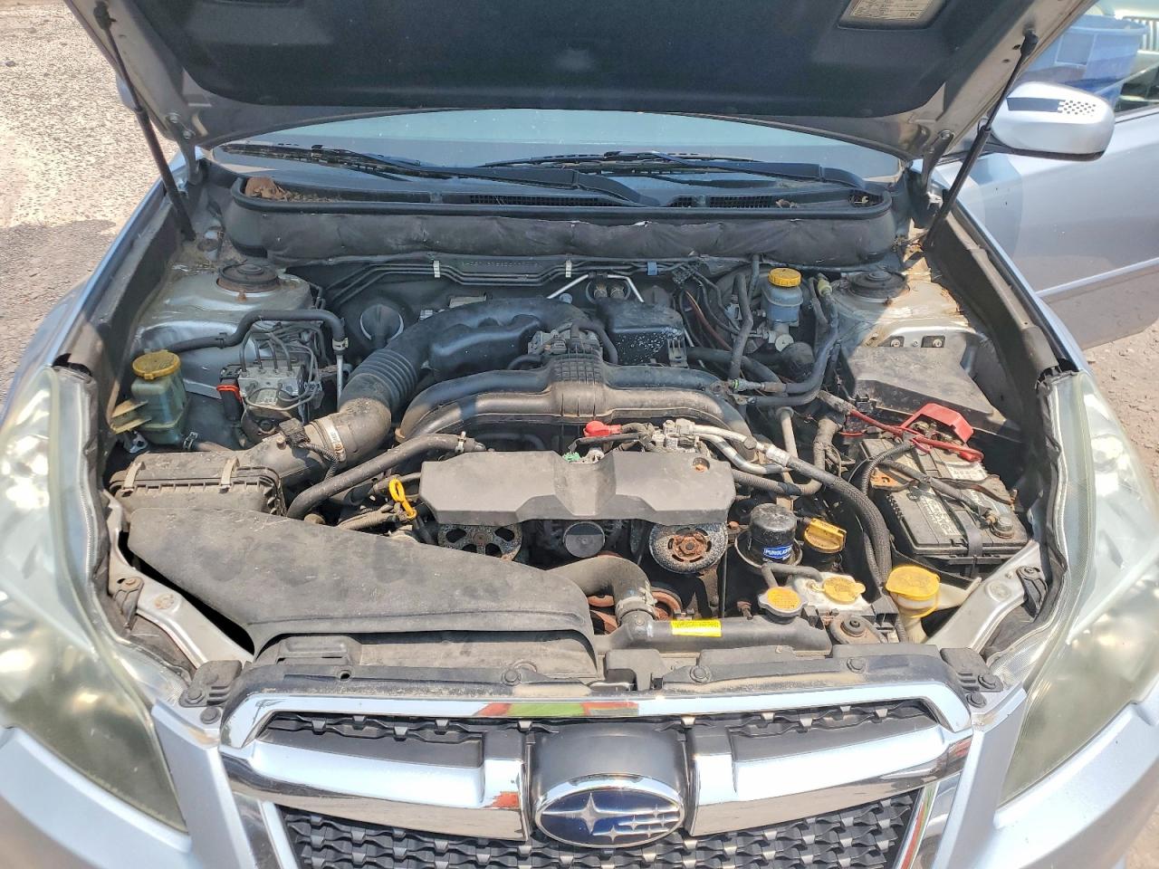 2013 Subaru Legacy 2.5i Limited Silver vin: 4S3BMBK63D3030978