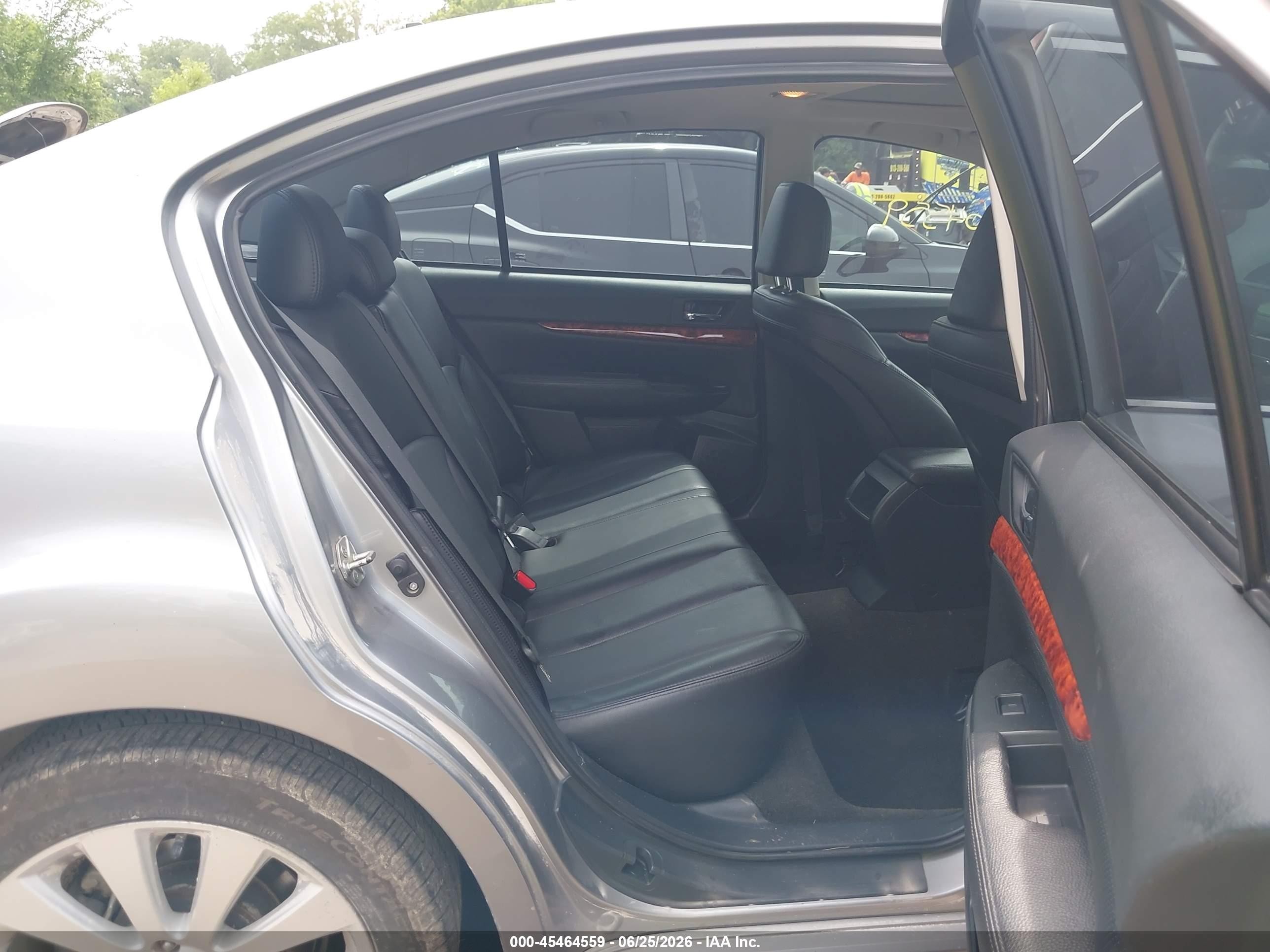 2011 Subaru Legacy 2.5i Limited Silver vin: 4S3BMBK64B3256766