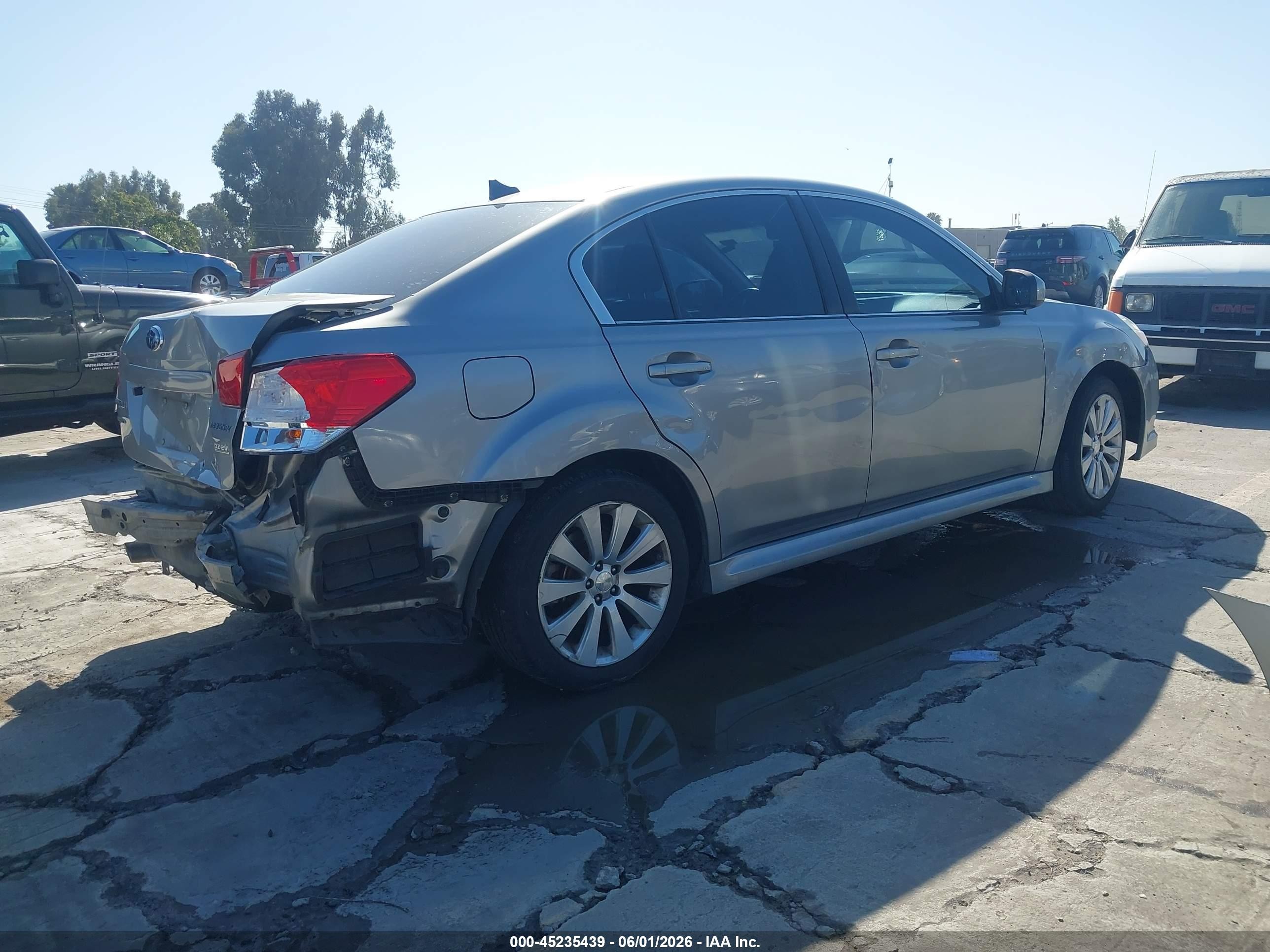 2011 Subaru Legacy 2.5i Limited Silver vin: 4S3BMBK65B3220083