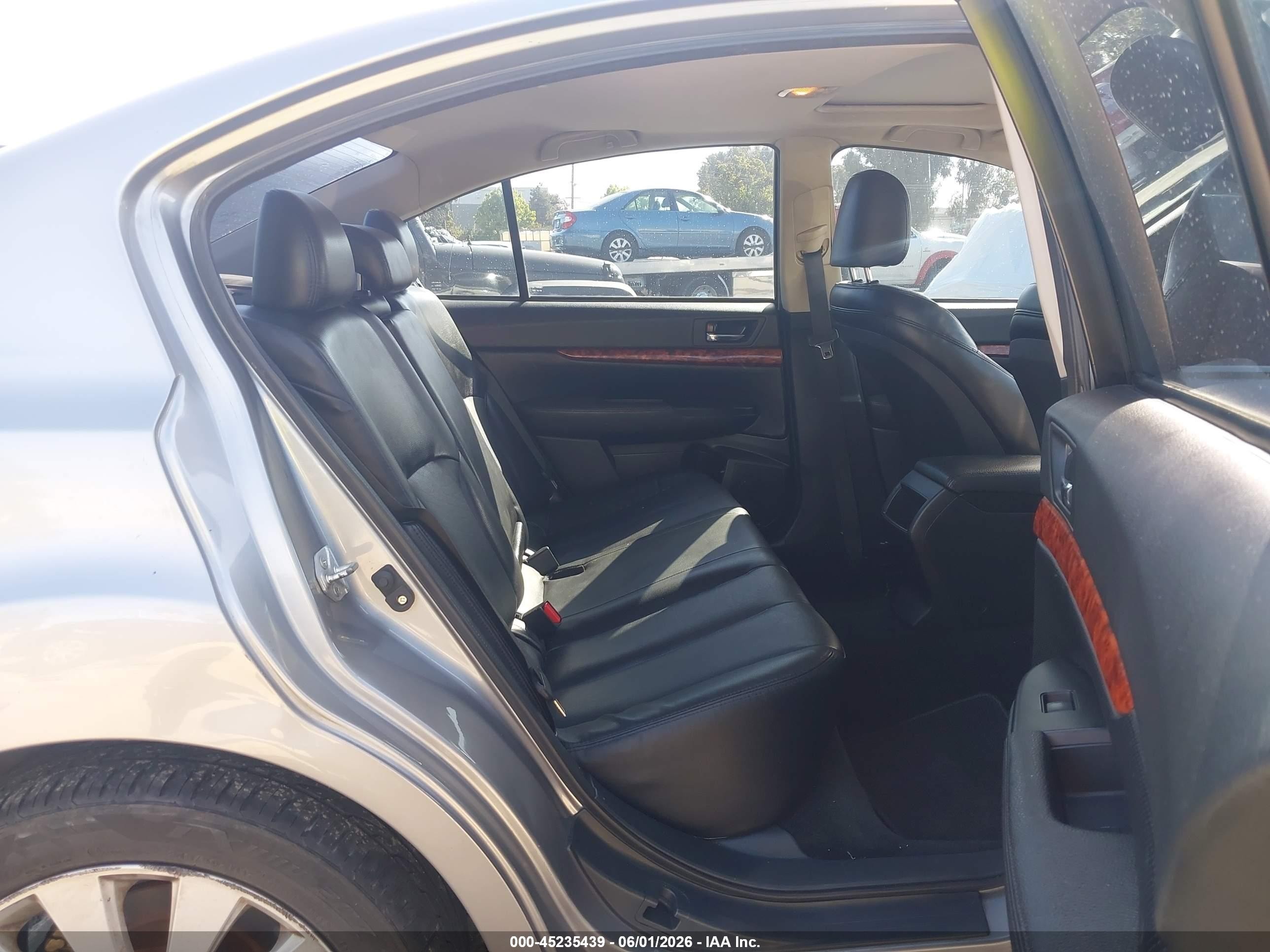 2011 Subaru Legacy 2.5i Limited Silver vin: 4S3BMBK65B3220083