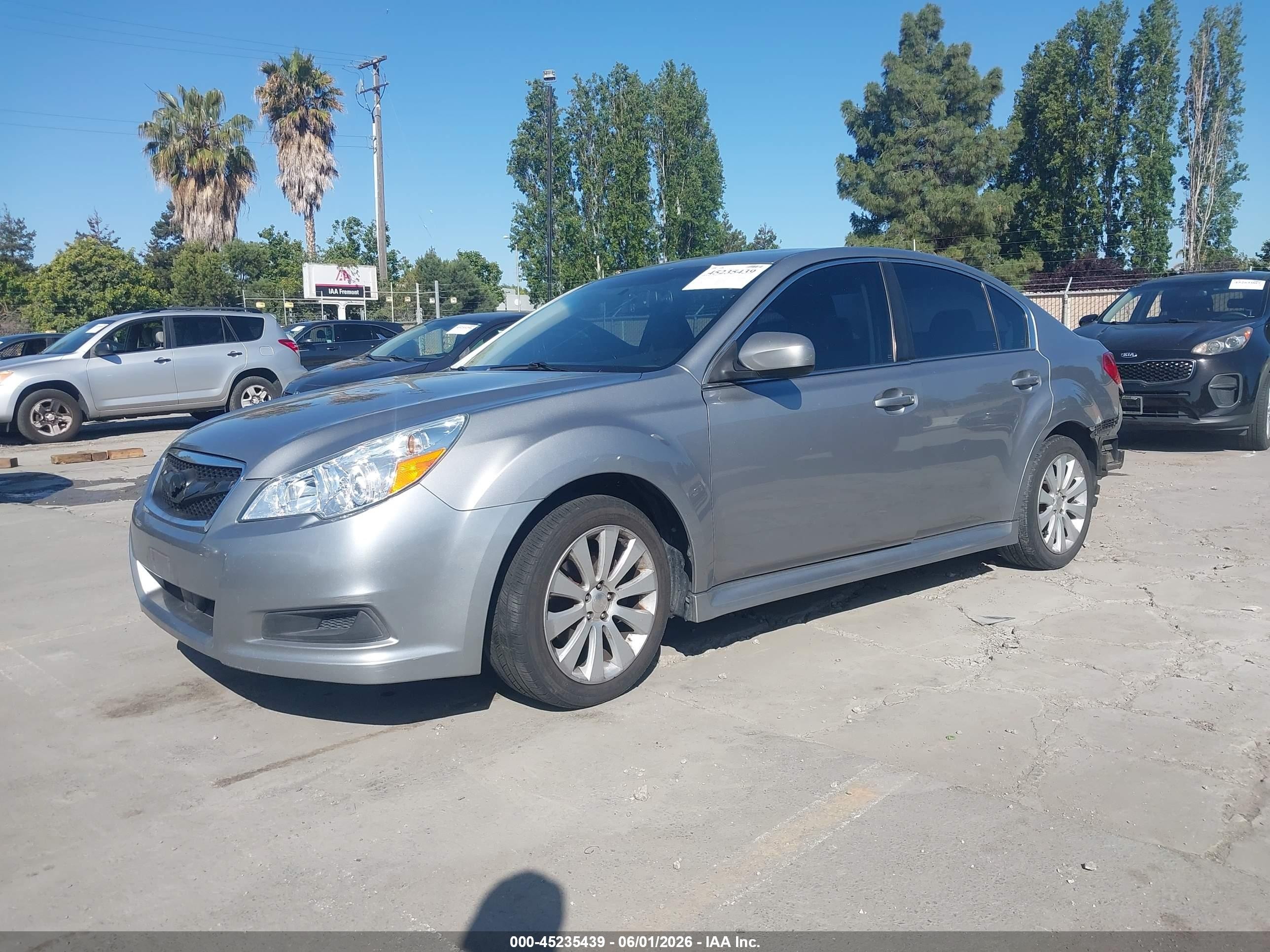 2011 Subaru Legacy 2.5i Limited Silver vin: 4S3BMBK65B3220083