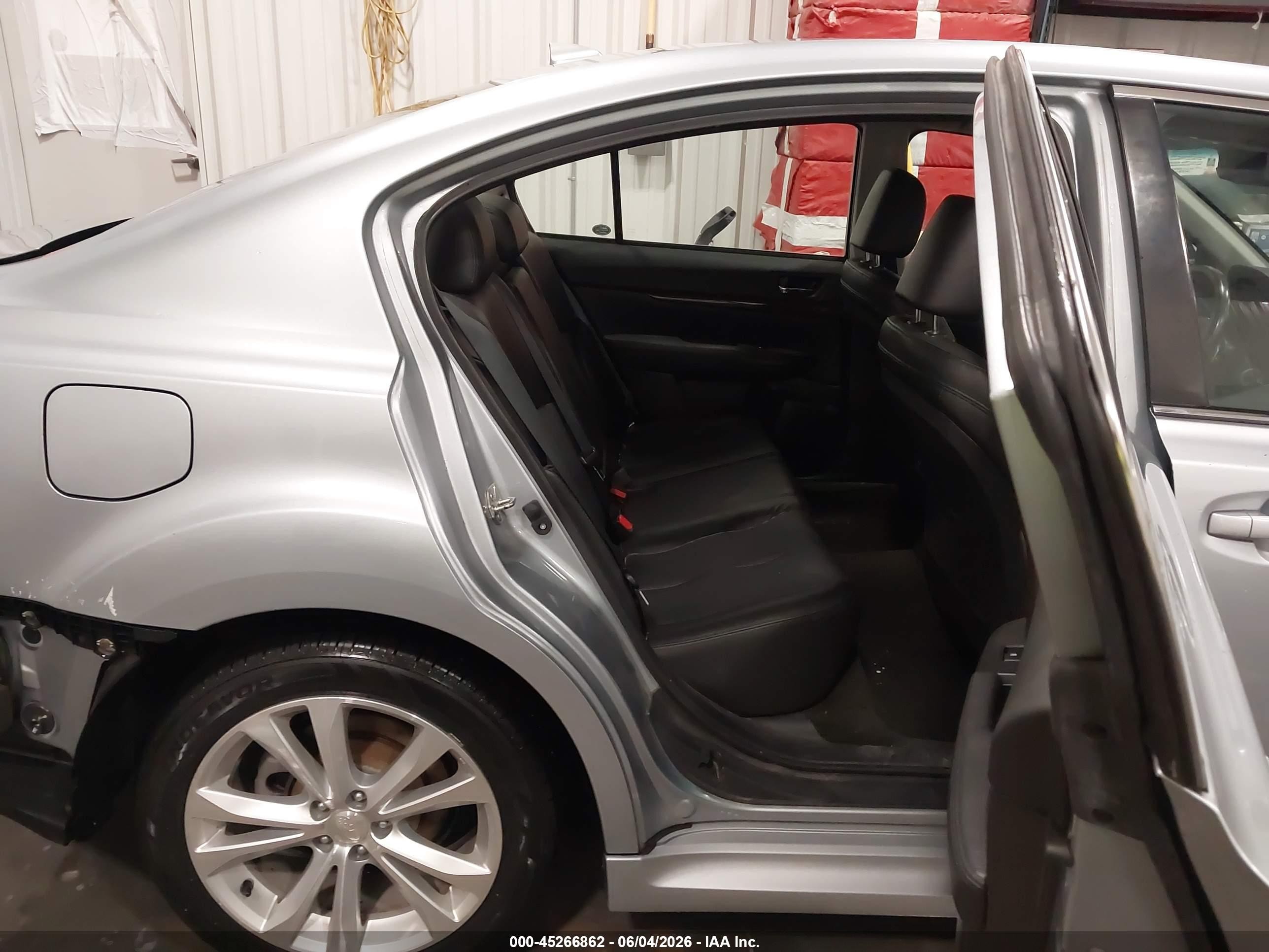 2013 Subaru Legacy 2.5i Limited Silver vin: 4S3BMBK65D3046616