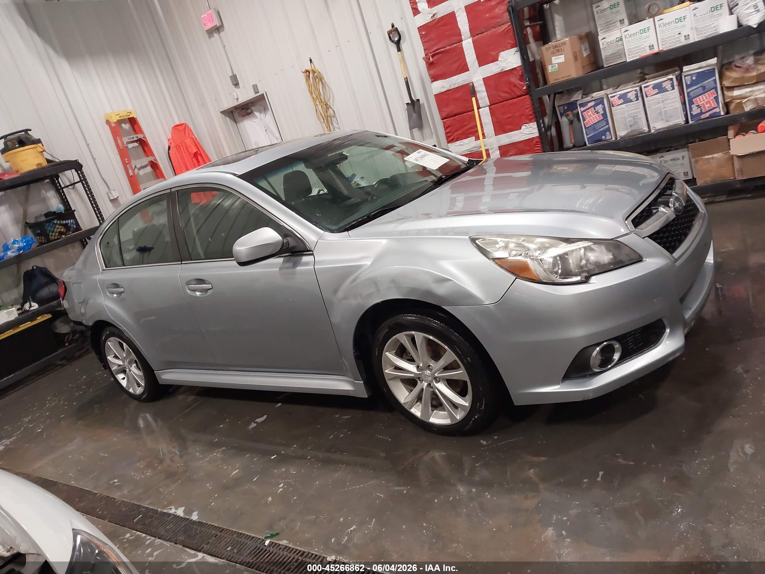 2013 Subaru Legacy 2.5i Limited Silver vin: 4S3BMBK65D3046616