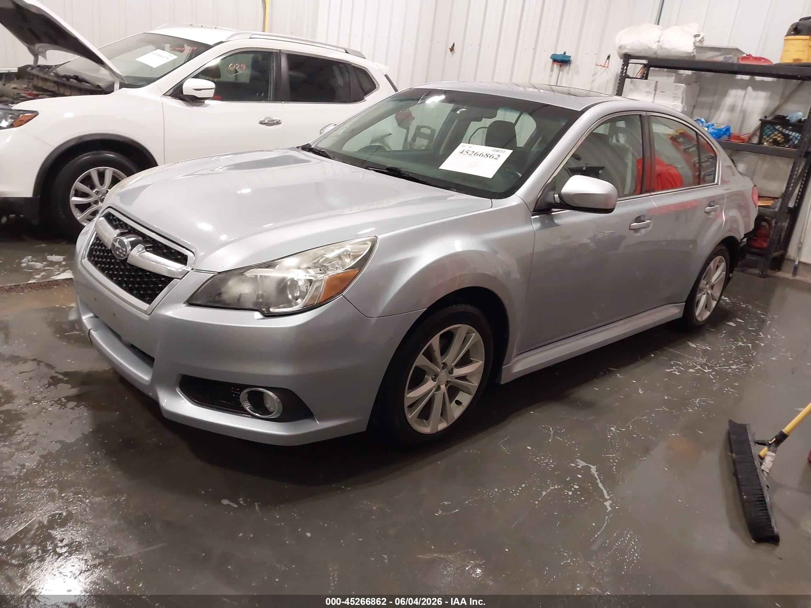 2013 Subaru Legacy 2.5i Limited Silver vin: 4S3BMBK65D3046616