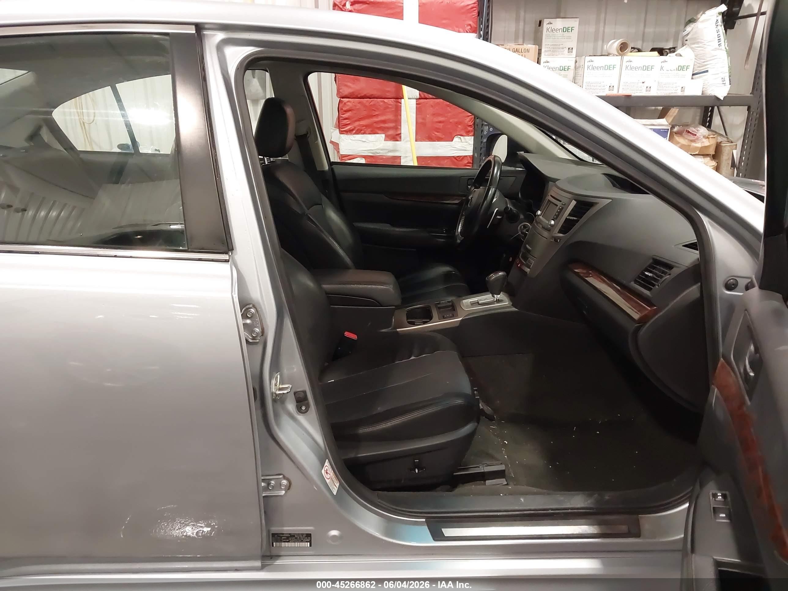 2013 Subaru Legacy 2.5i Limited Silver vin: 4S3BMBK65D3046616