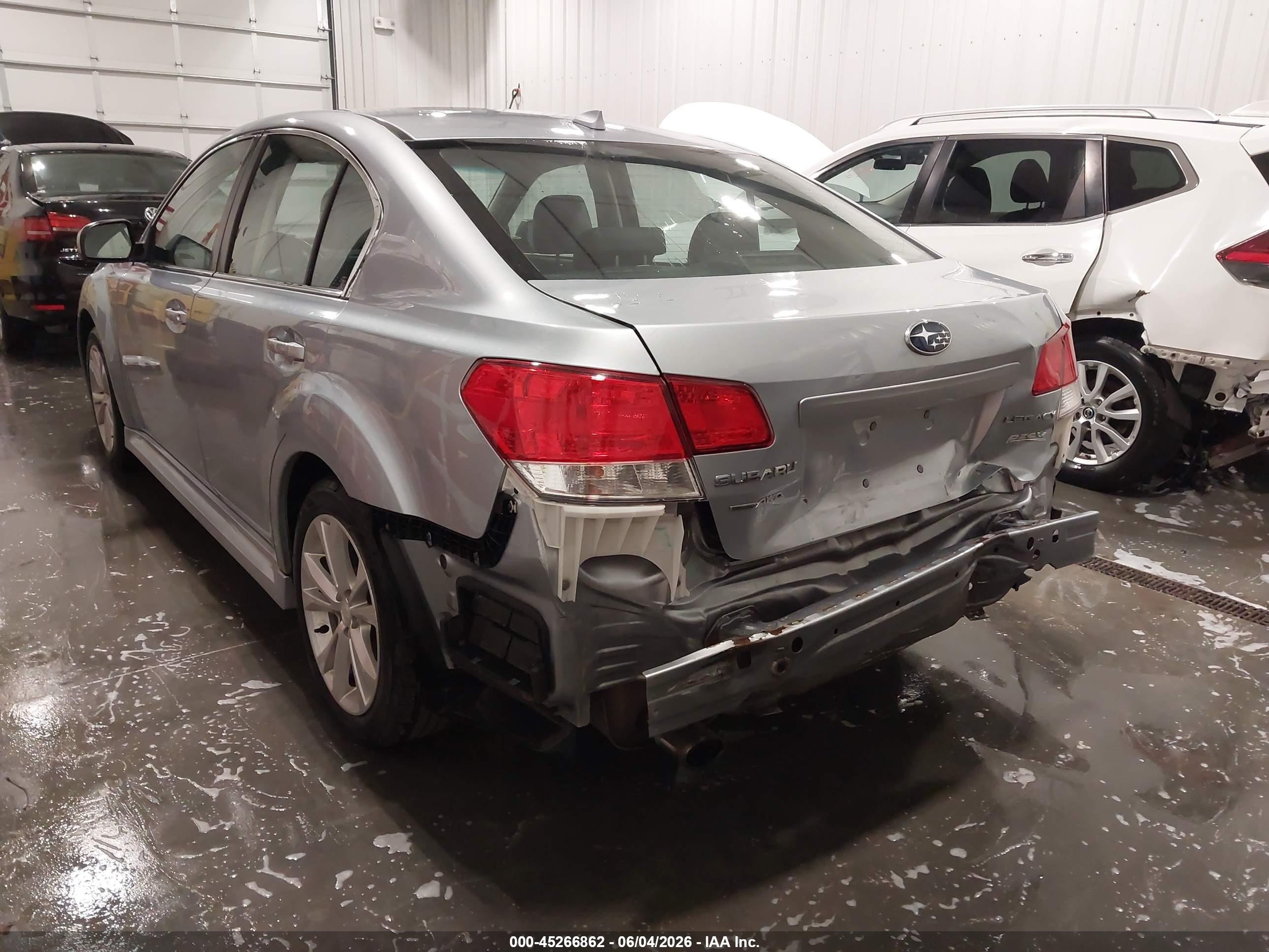 2013 Subaru Legacy 2.5i Limited Silver vin: 4S3BMBK65D3046616