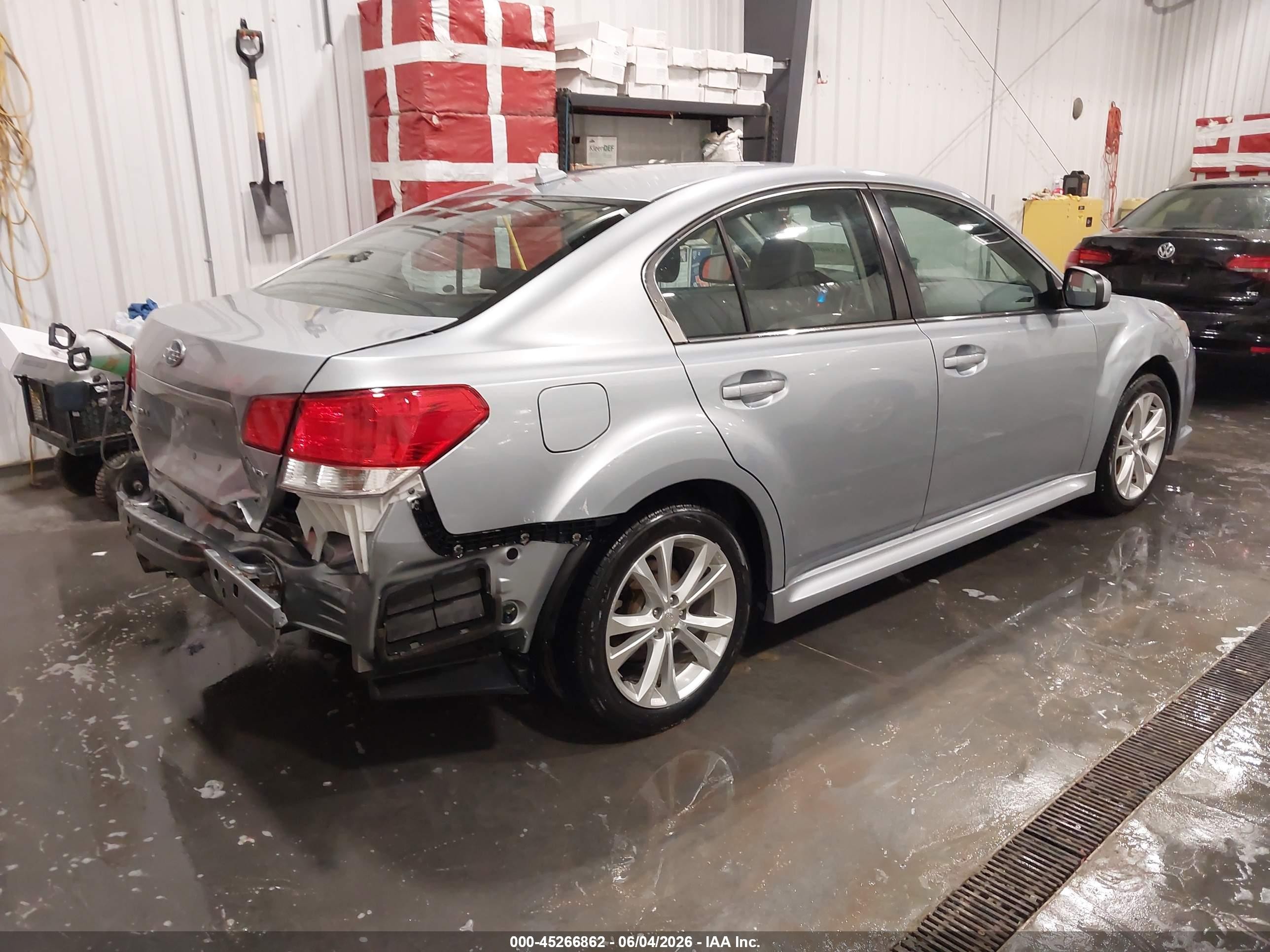 2013 Subaru Legacy 2.5i Limited Silver vin: 4S3BMBK65D3046616