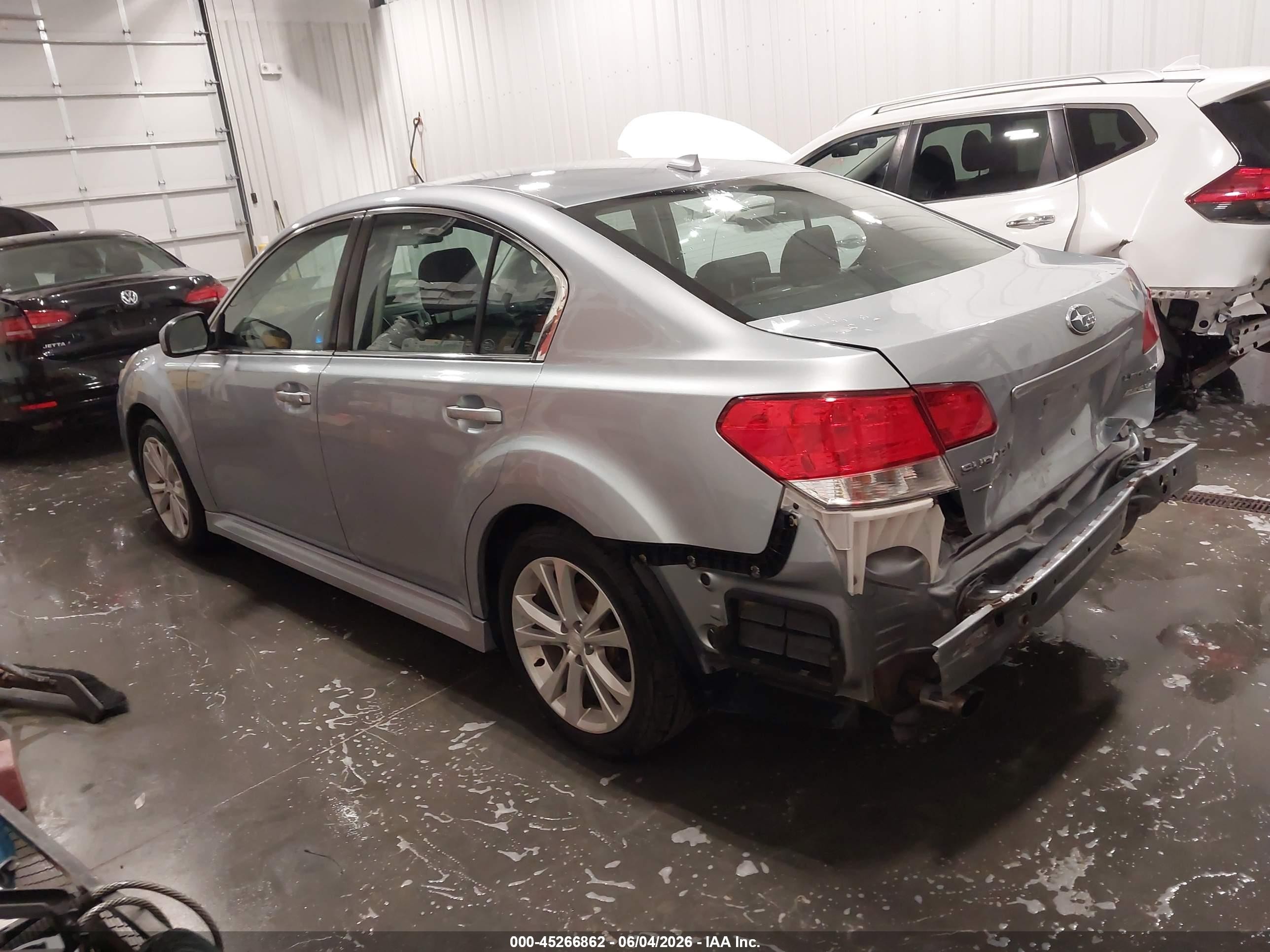 2013 Subaru Legacy 2.5i Limited Silver vin: 4S3BMBK65D3046616