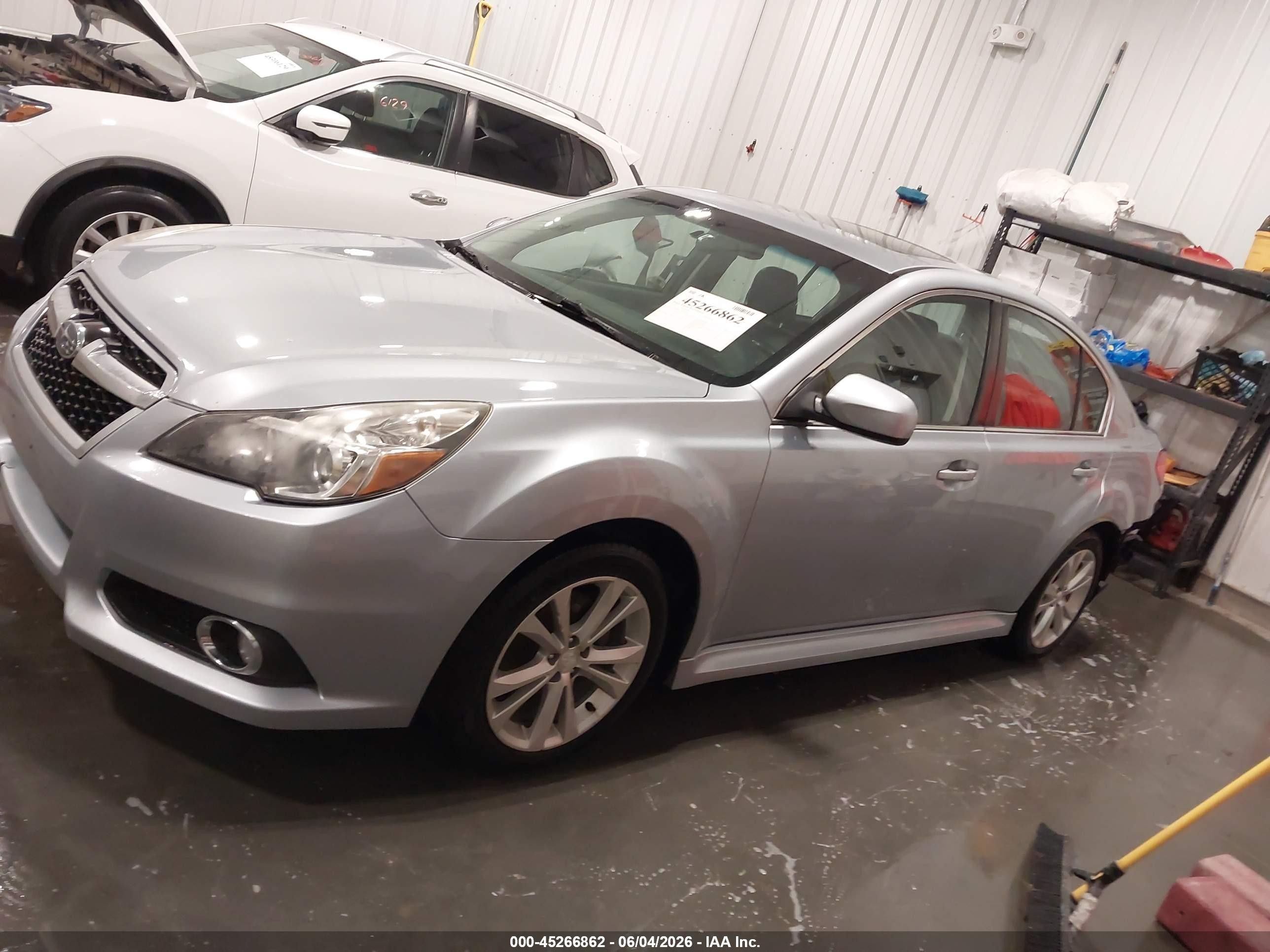 2013 Subaru Legacy 2.5i Limited Silver vin: 4S3BMBK65D3046616
