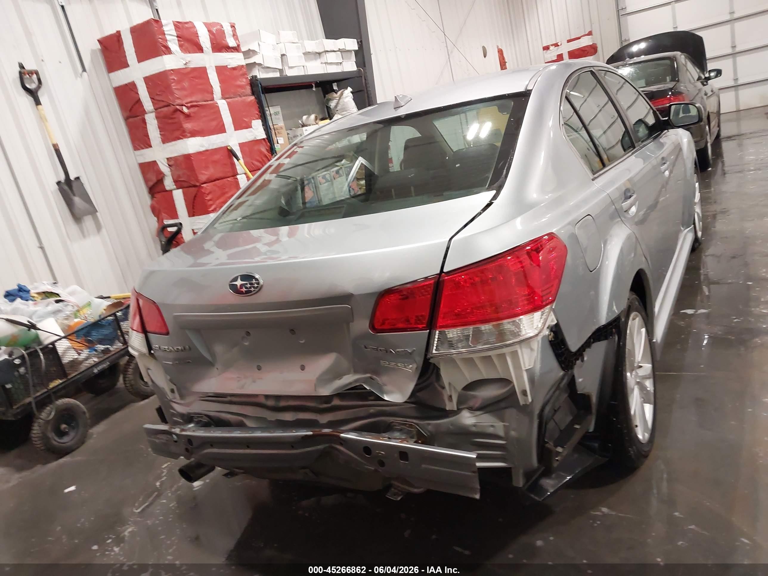2013 Subaru Legacy 2.5i Limited Silver vin: 4S3BMBK65D3046616