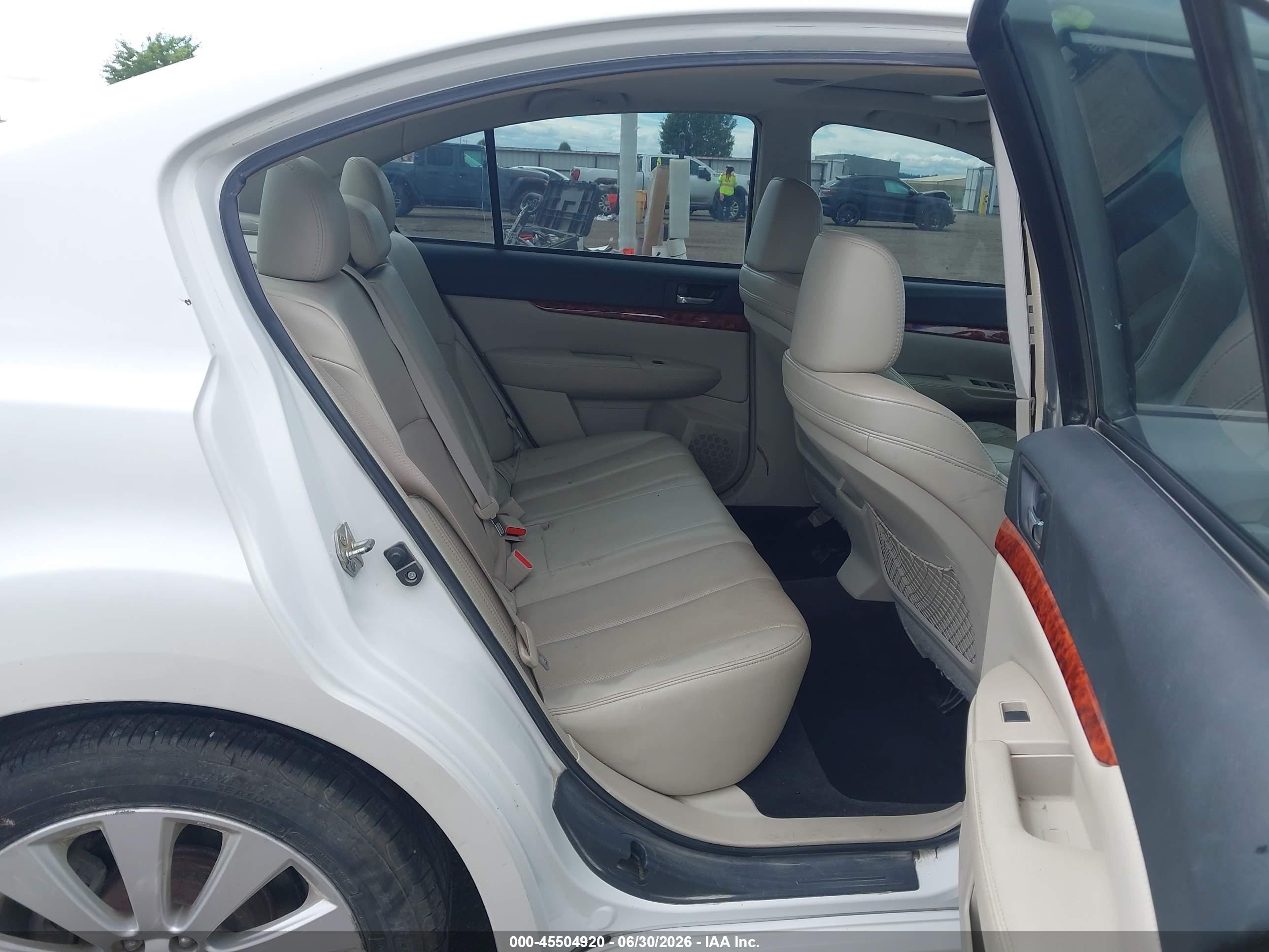 2010 Subaru Legacy 2.5i Limited White vin: 4S3BMBK67A3226210