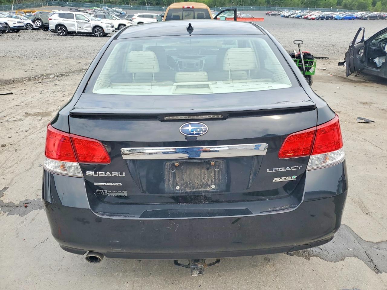 2013 Subaru Legacy 2.5i Limited Black vin: 4S3BMBK68D3014646
