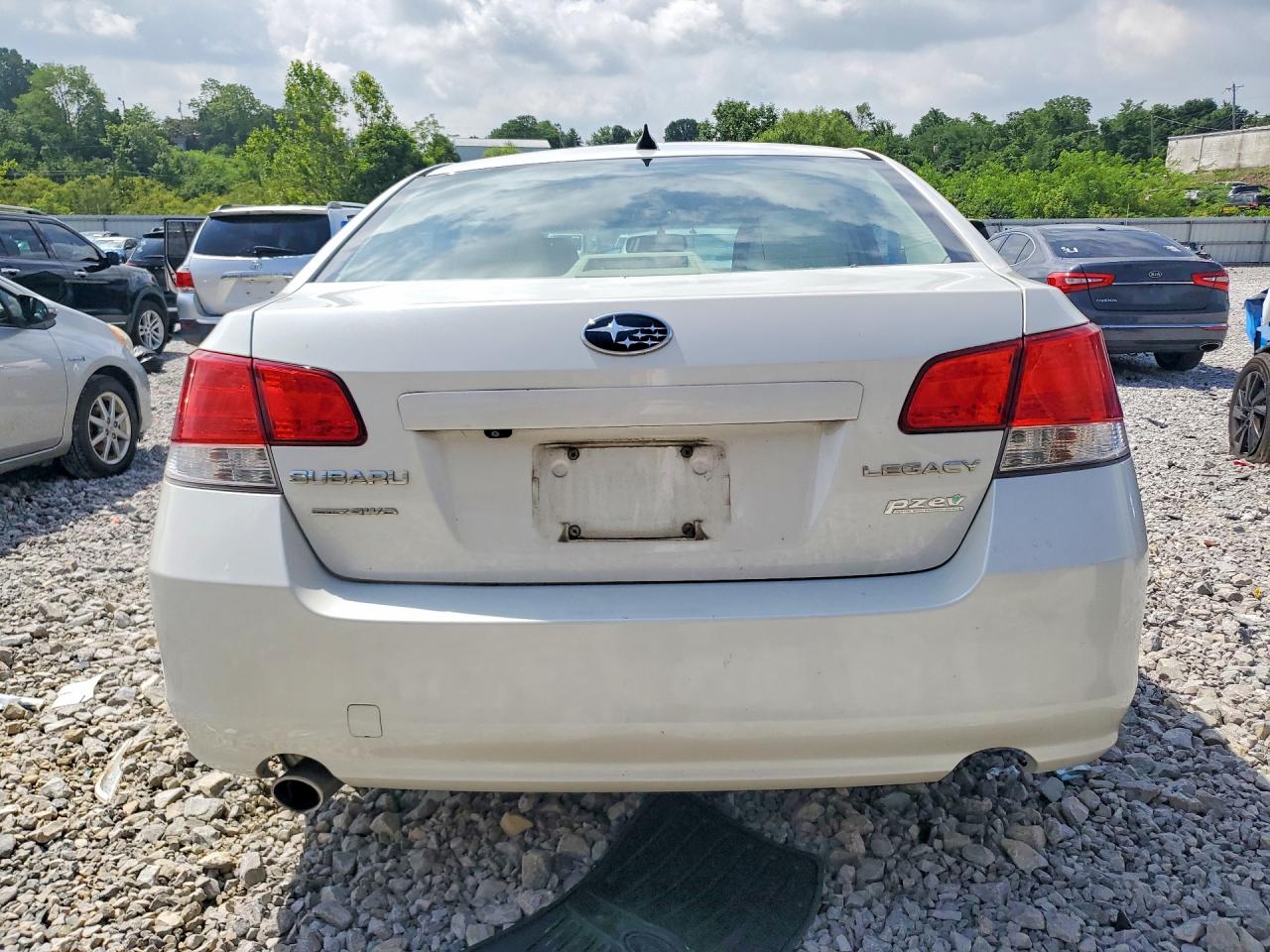 2011 Suba Legacy White vin: 4S3BMBL61B3247537