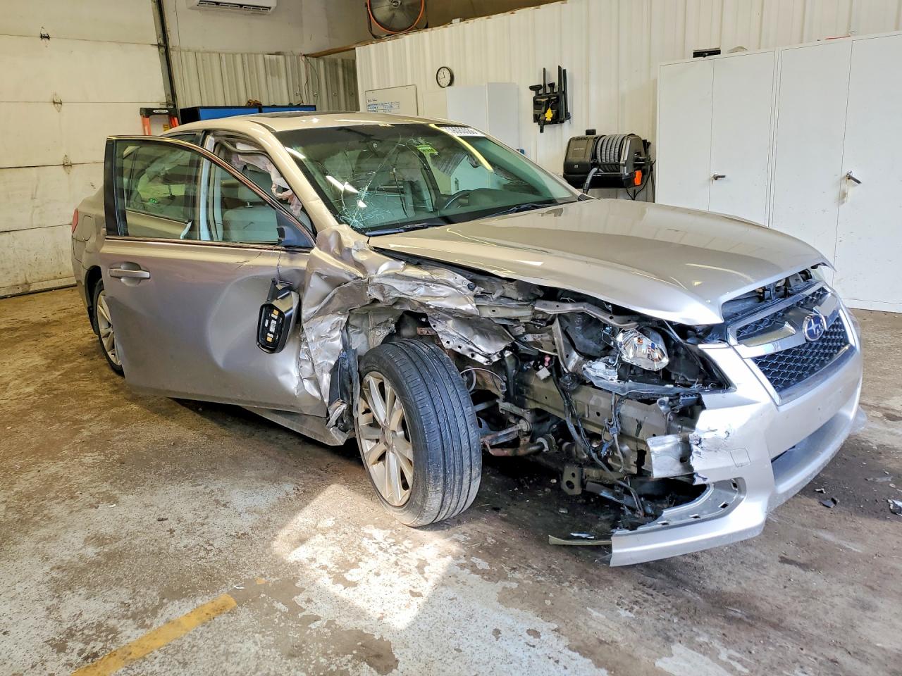 2014 Subaru Legacy 2.5i Limited Gold vin: 4S3BMBL61E3003827