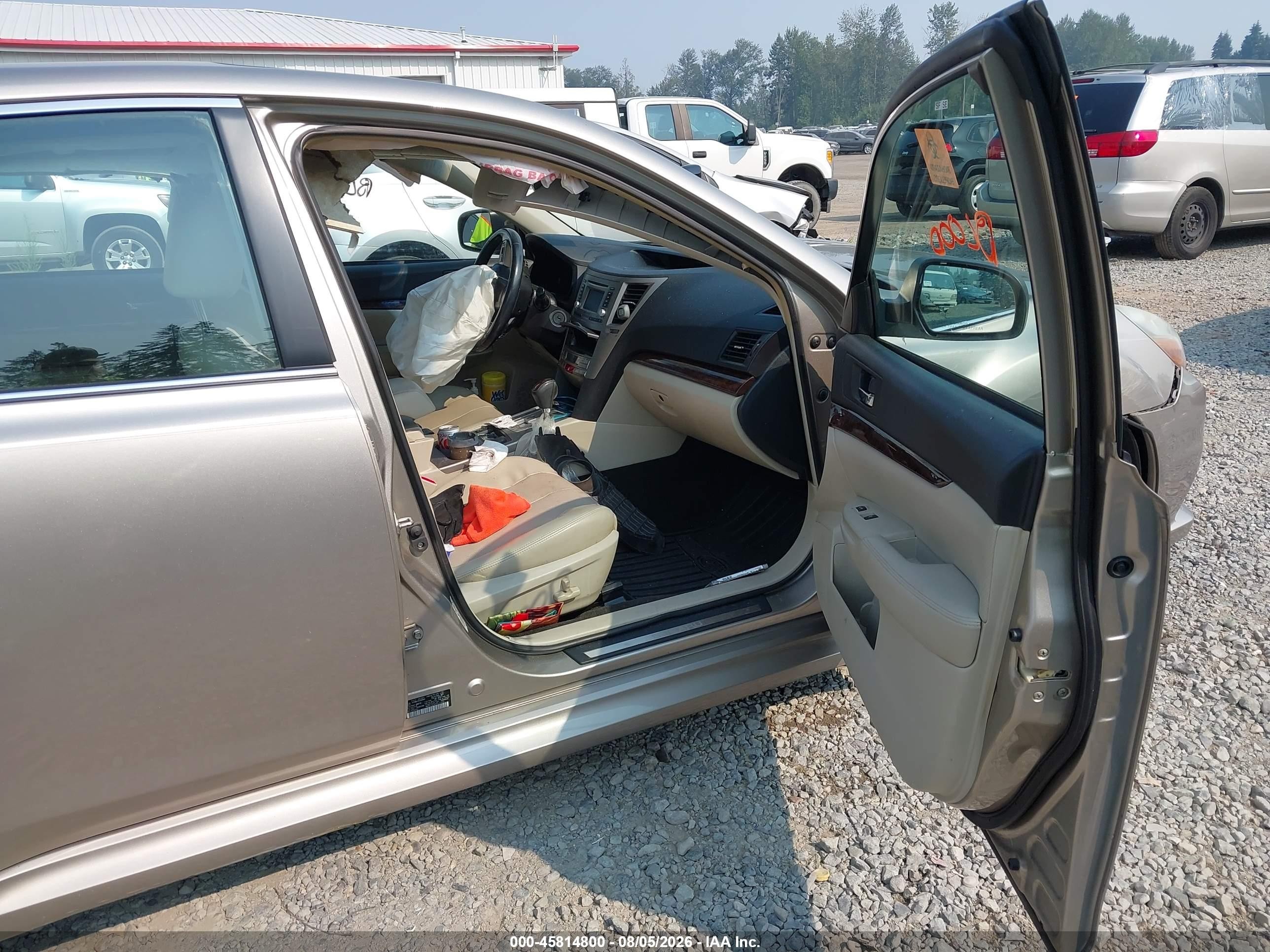 2014 Subaru Legacy 2.5i Limited Silver vin: 4S3BMBL63E3028597