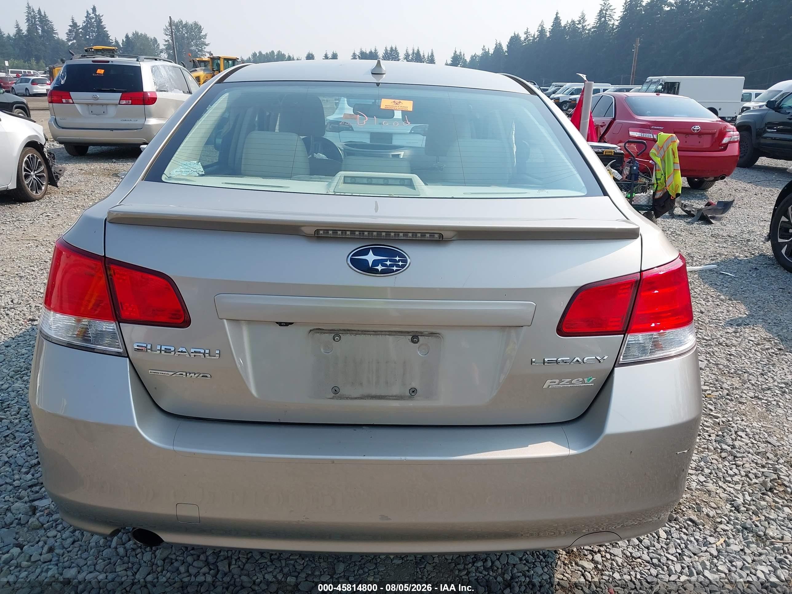 2014 Subaru Legacy 2.5i Limited Silver vin: 4S3BMBL63E3028597