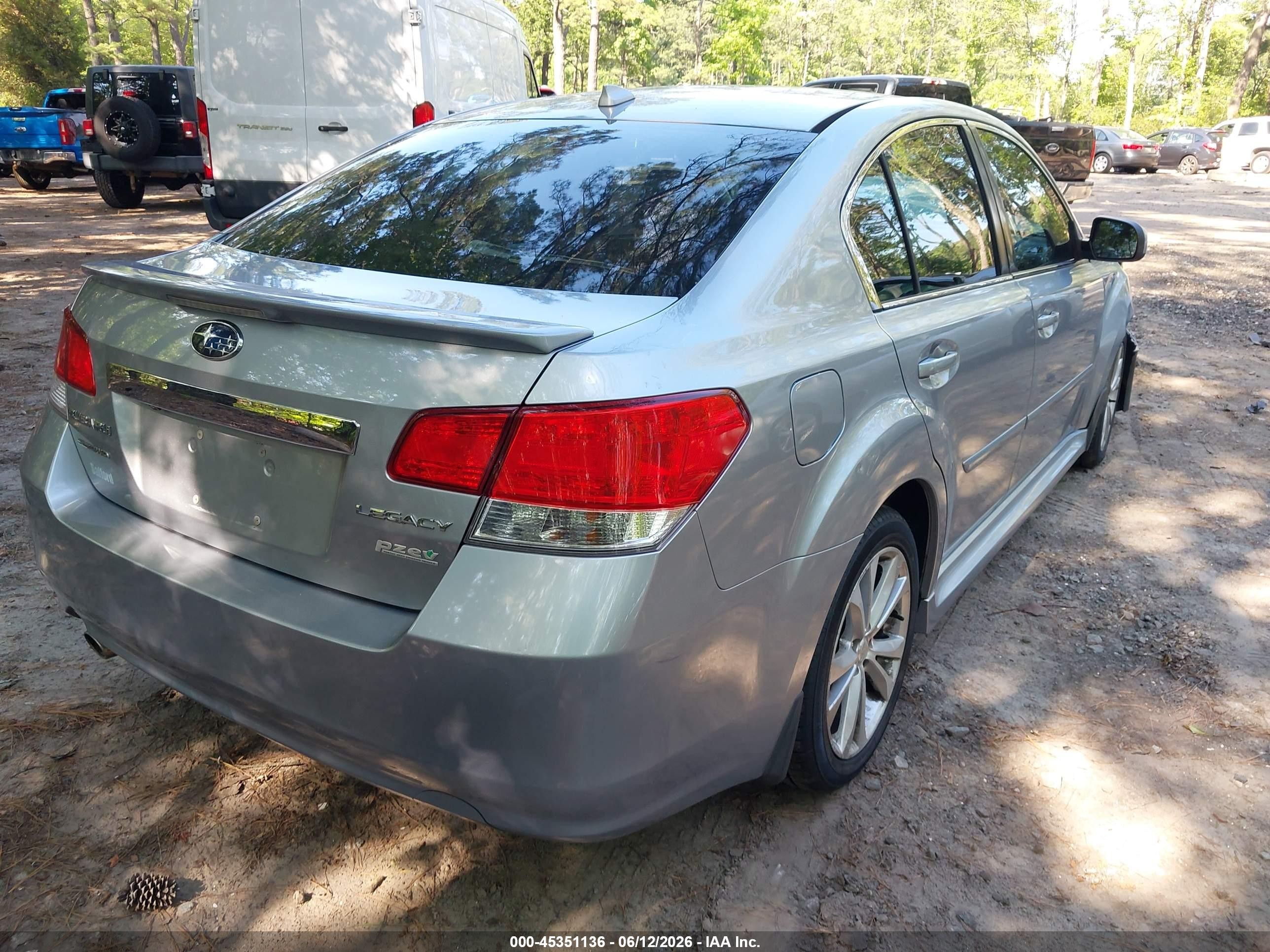 2013 Subaru Legacy 2.5i Limited Silver vin: 4S3BMBL65D3004946