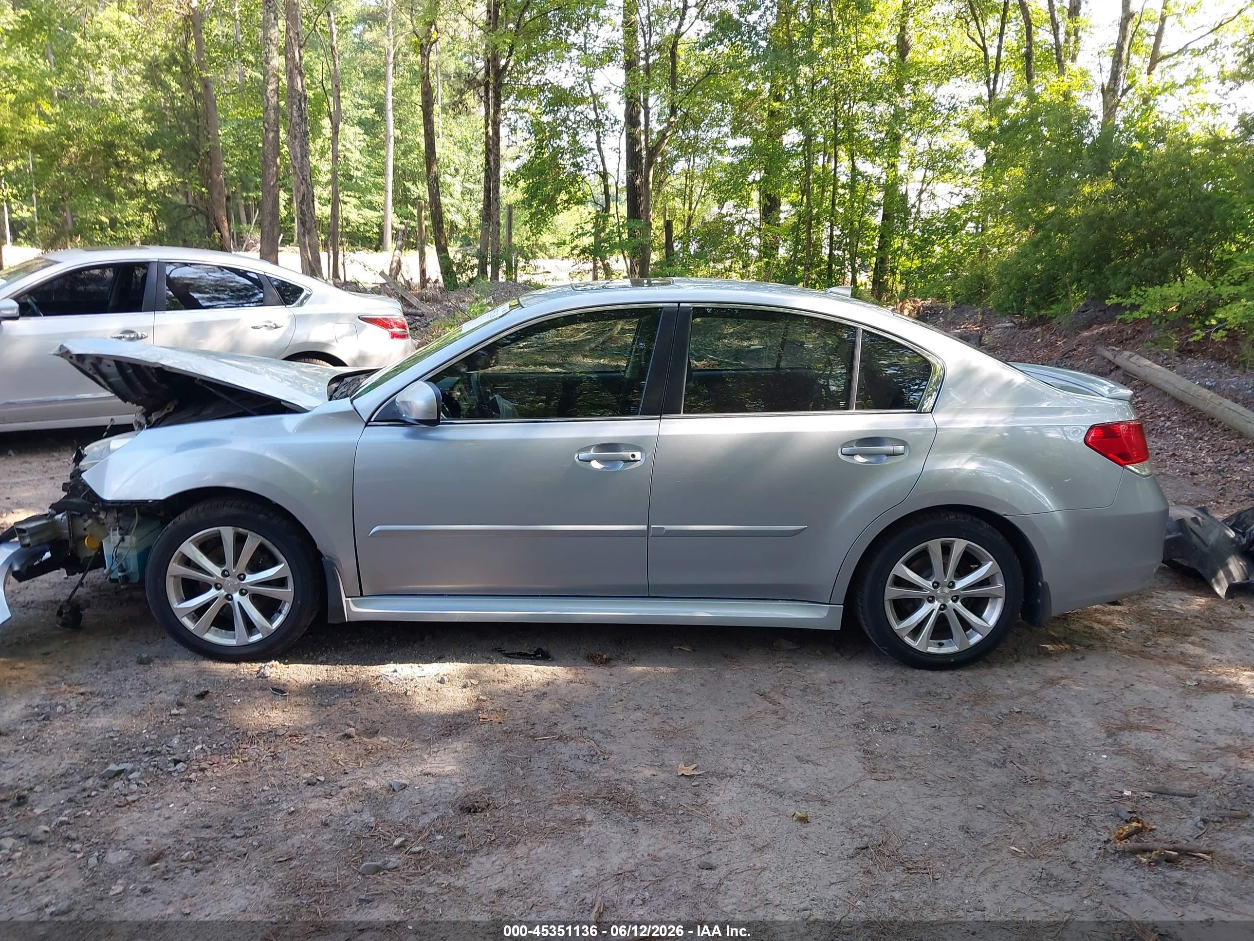 2013 Subaru Legacy 2.5i Limited Silver vin: 4S3BMBL65D3004946