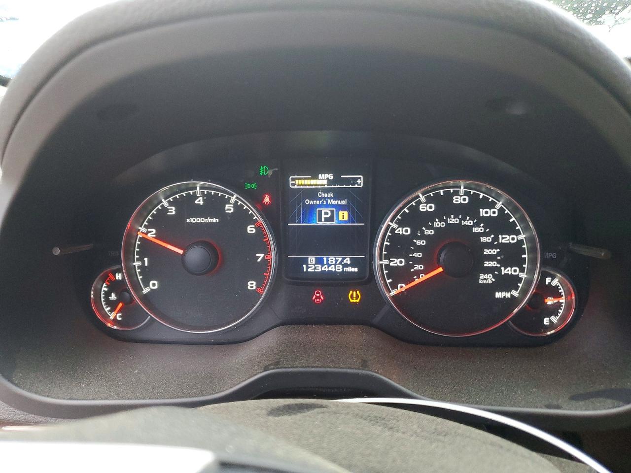 2014 Subaru Legacy 2.5i Limited Silver vin: 4S3BMBL65E3005838