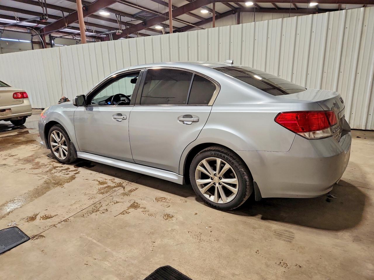 2014 Subaru Legacy 2.5i Limited Серебряный vin: 4S3BMBL65E3031369