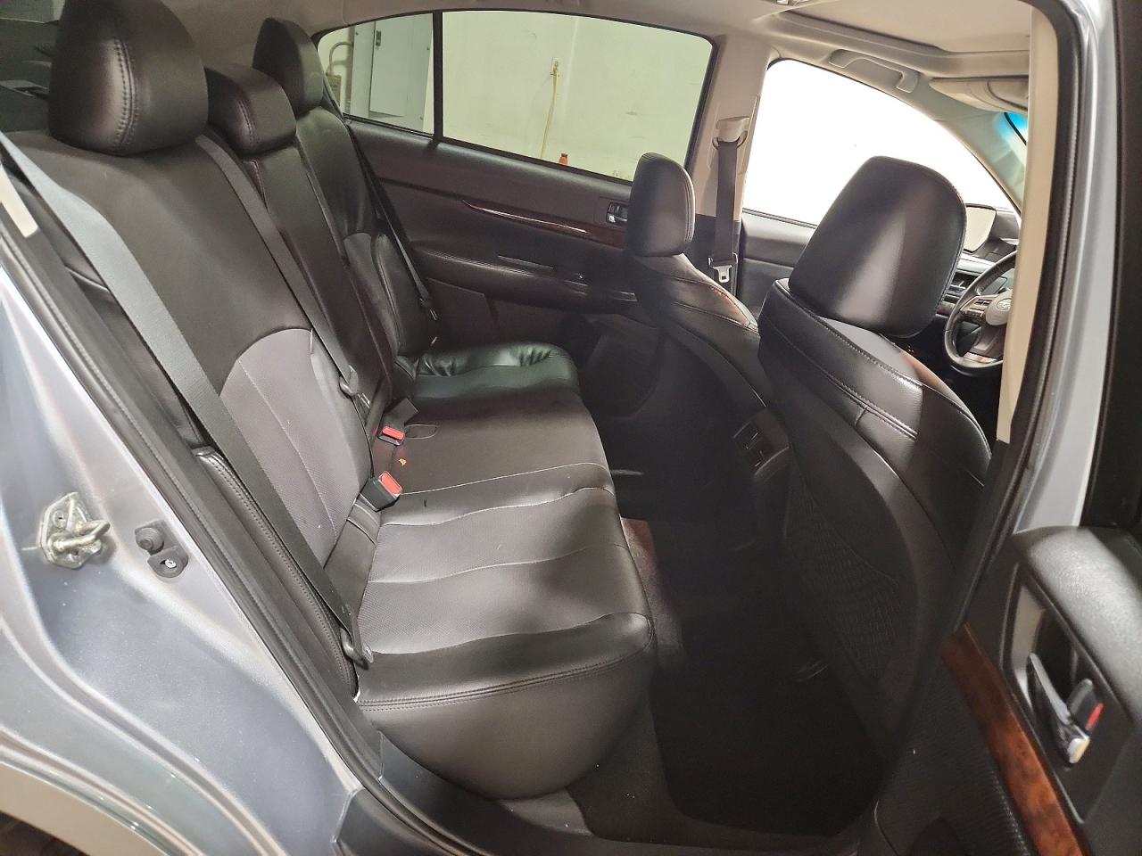 2014 Subaru Legacy 2.5i Limited Серебряный vin: 4S3BMBL65E3031369