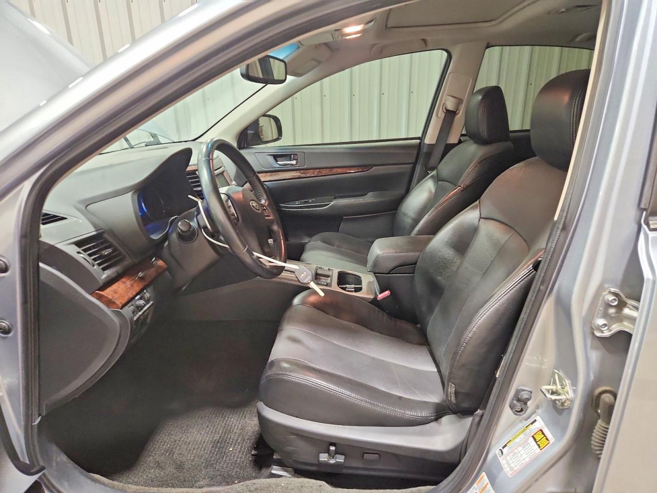 2014 Subaru Legacy 2.5i Limited Серебряный vin: 4S3BMBL65E3031369
