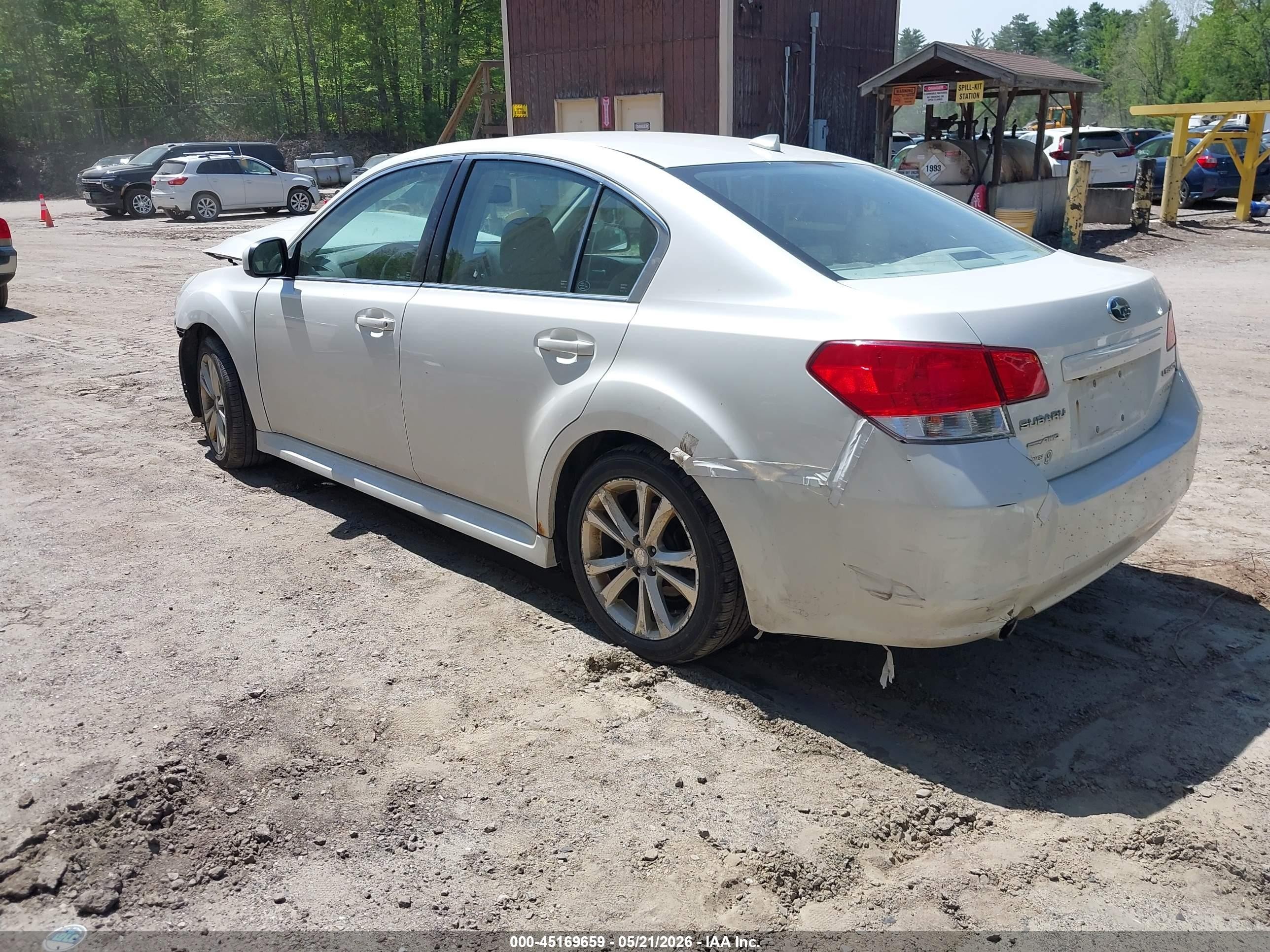 2014 Subaru Legacy 2.5i Limited White vin: 4S3BMBL65E3033459