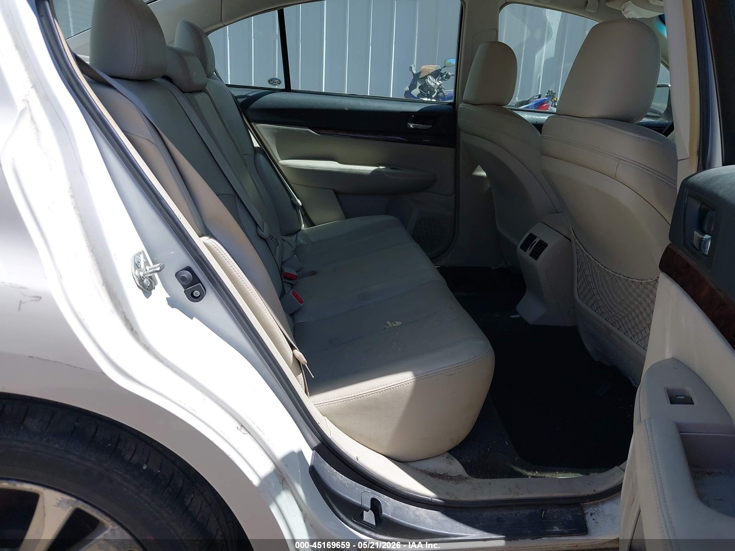 2014 Subaru Legacy 2.5i Limited White vin: 4S3BMBL65E3033459